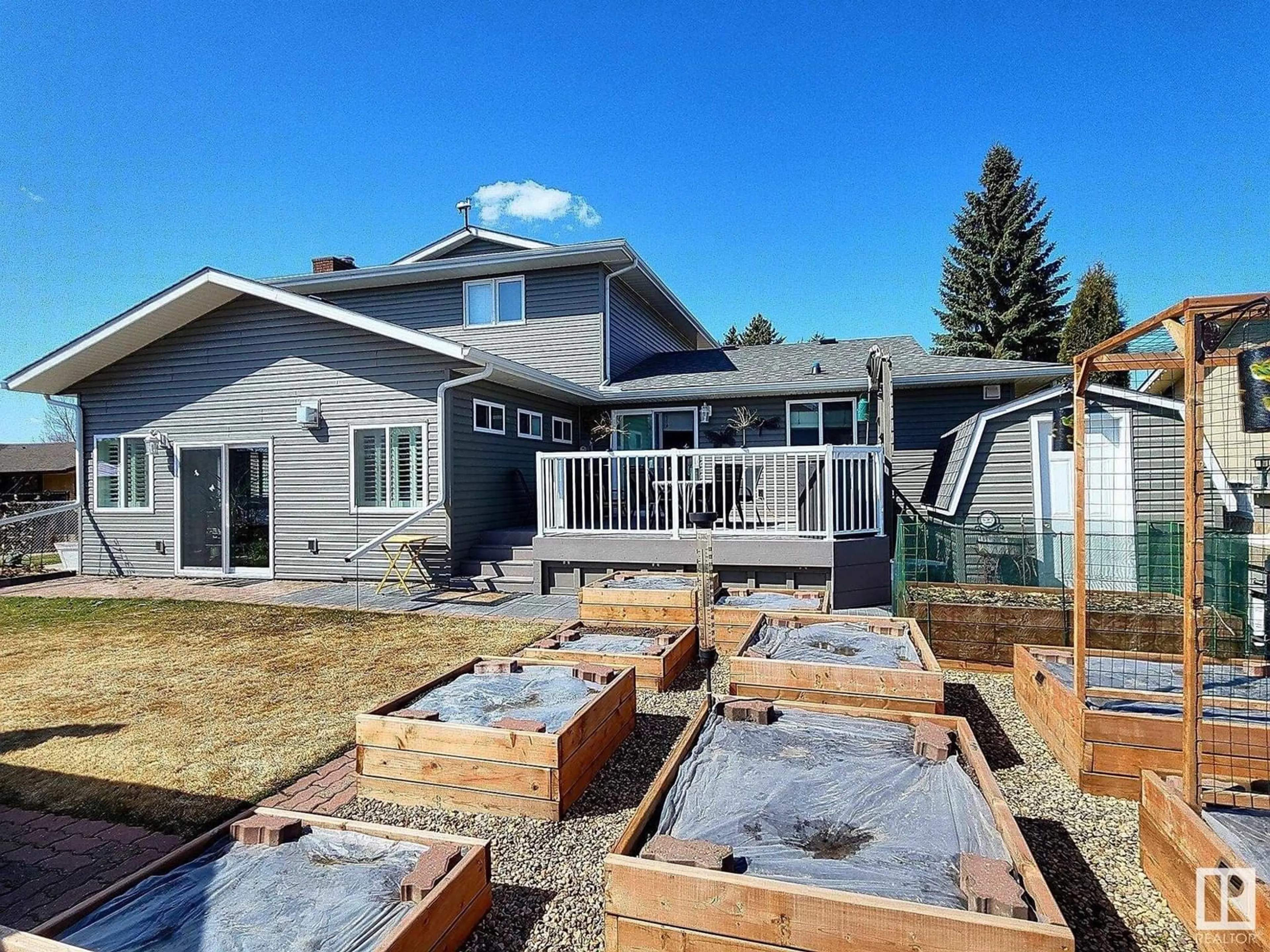 A pic from outside/outdoor area/front of a property/back of a property/a pic from drone, unknown for 4413 45 ST, St. Paul Town Alberta T0A3A3