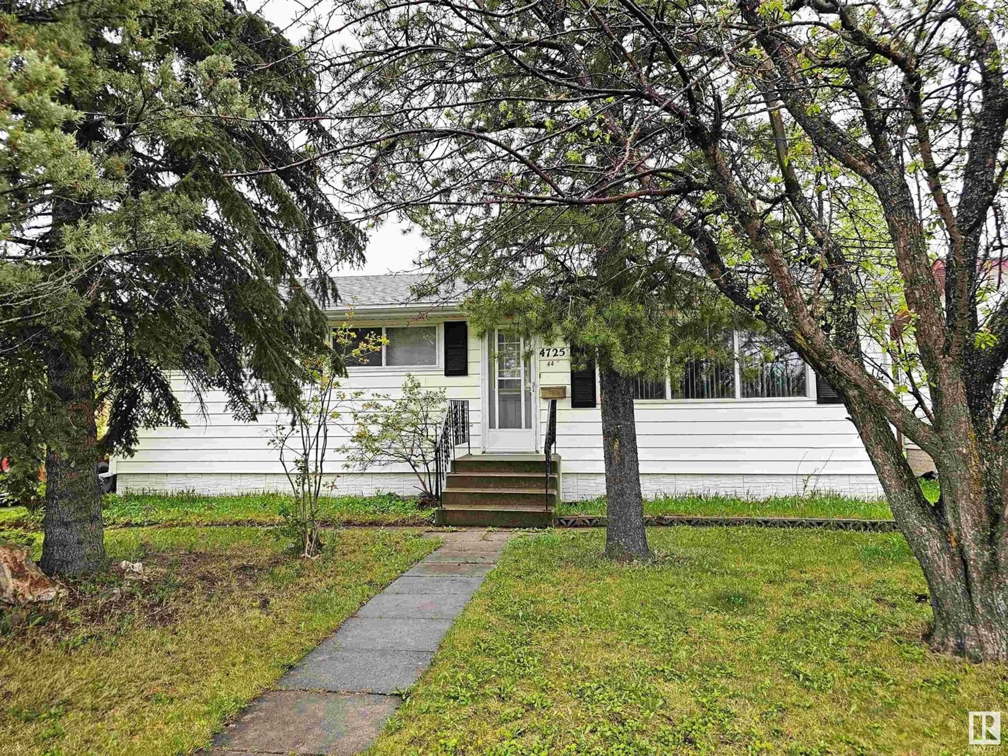 Home with vinyl exterior material, street for 4725 44 ST, Drayton Valley Alberta T7A1H1