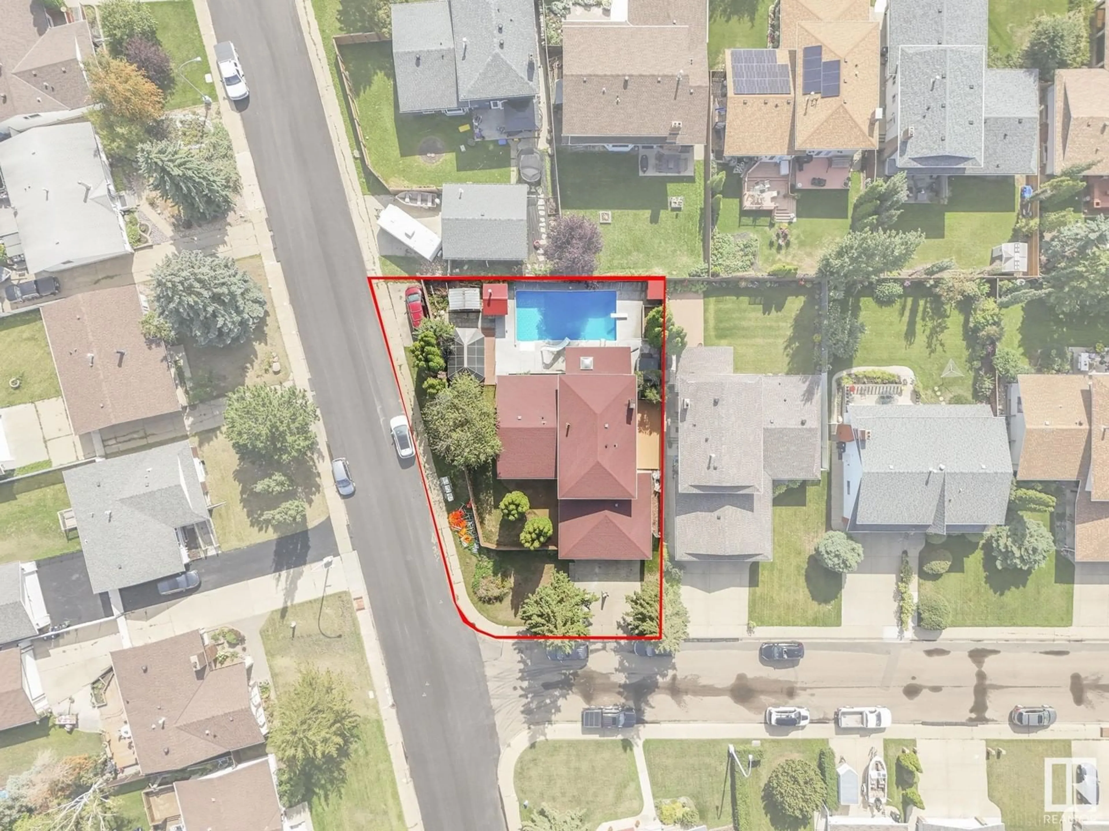 A pic from outside/outdoor area/front of a property/back of a property/a pic from drone, street for 10405 31A AV, Edmonton Alberta T6J2Y4