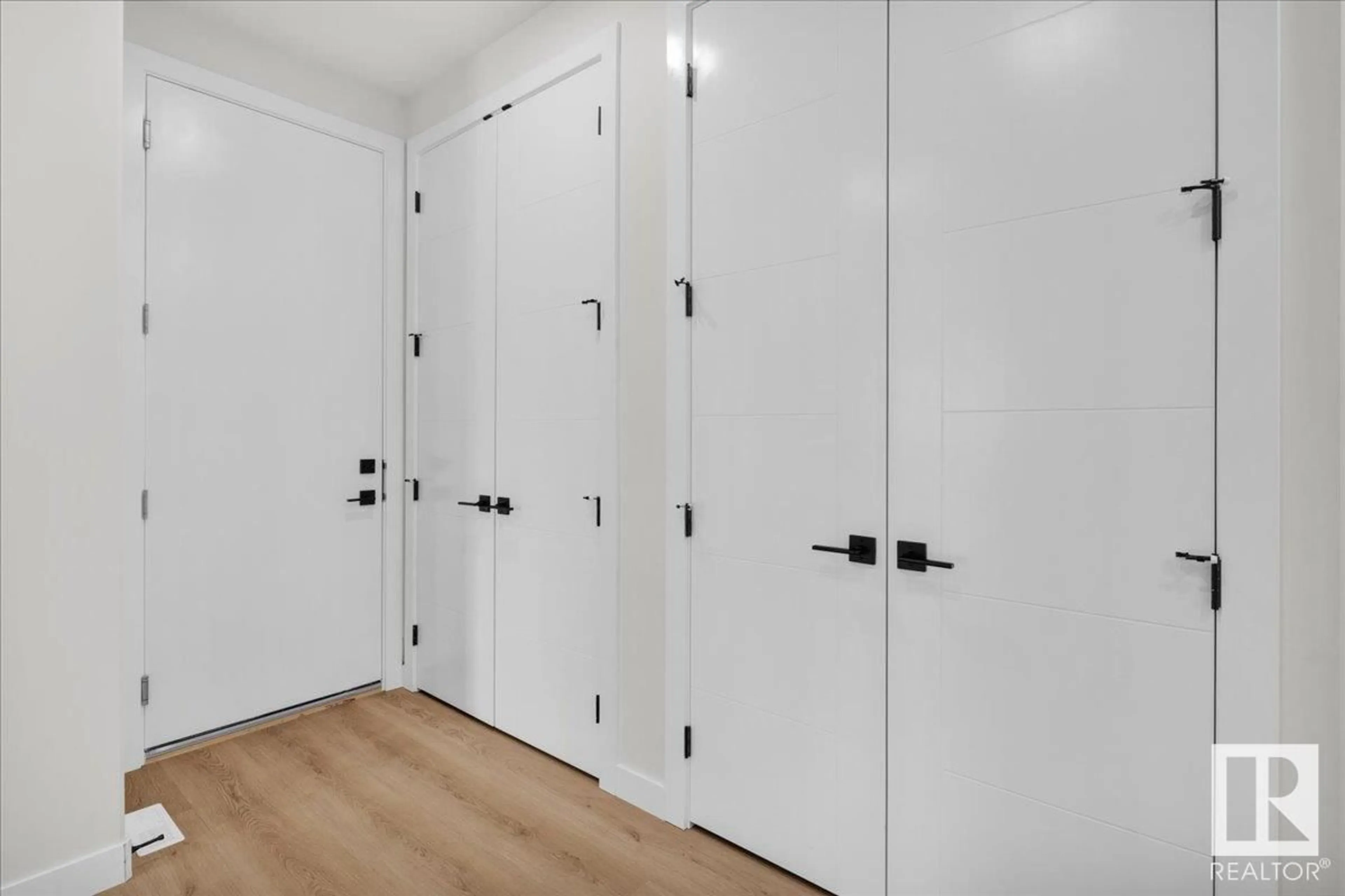 Indoor entryway for 7007 169 AV, Edmonton Alberta T5Z0H2