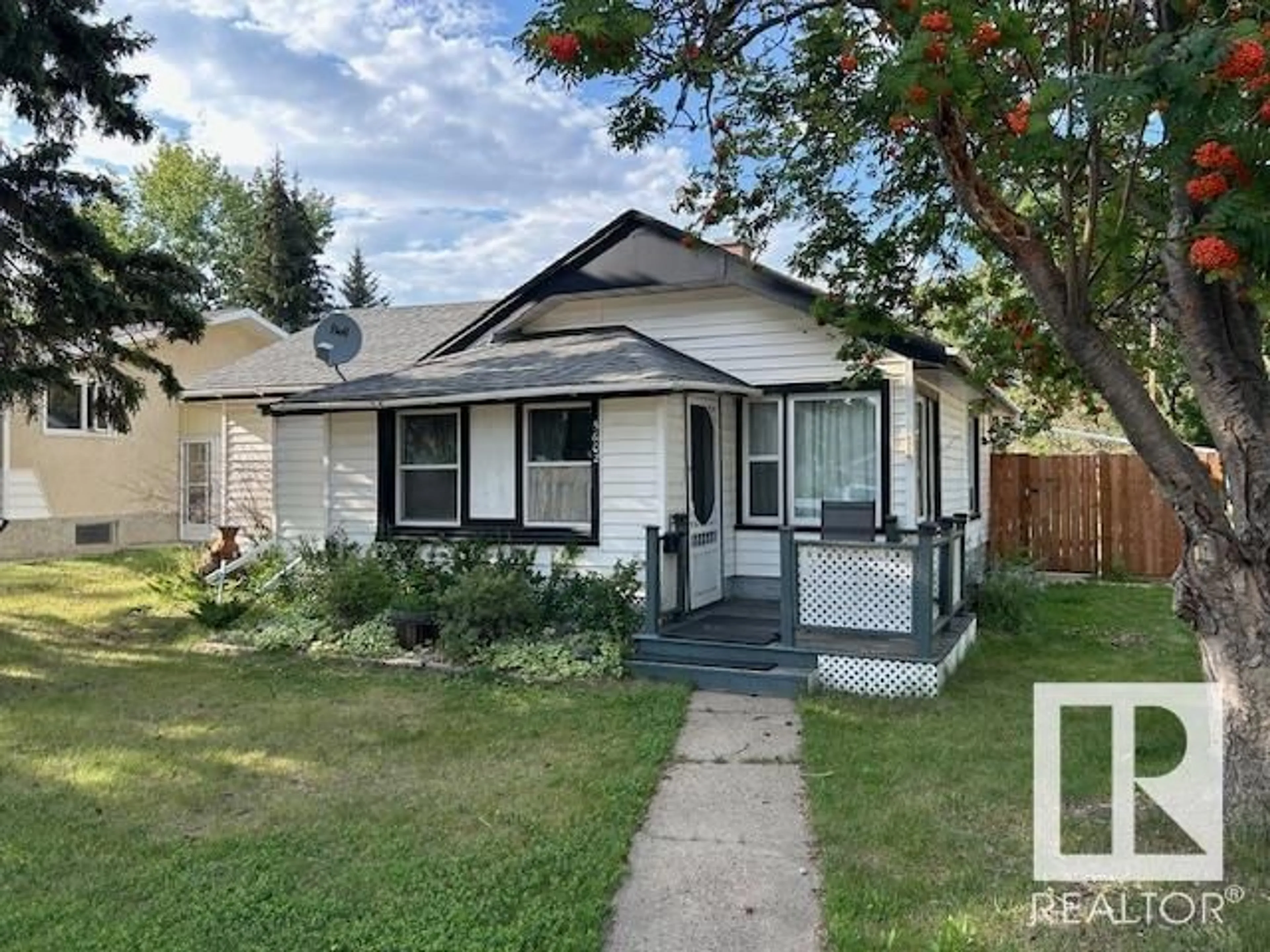 Home with vinyl exterior material, street for 5602 50 AVE, Camrose Alberta T4V0T7