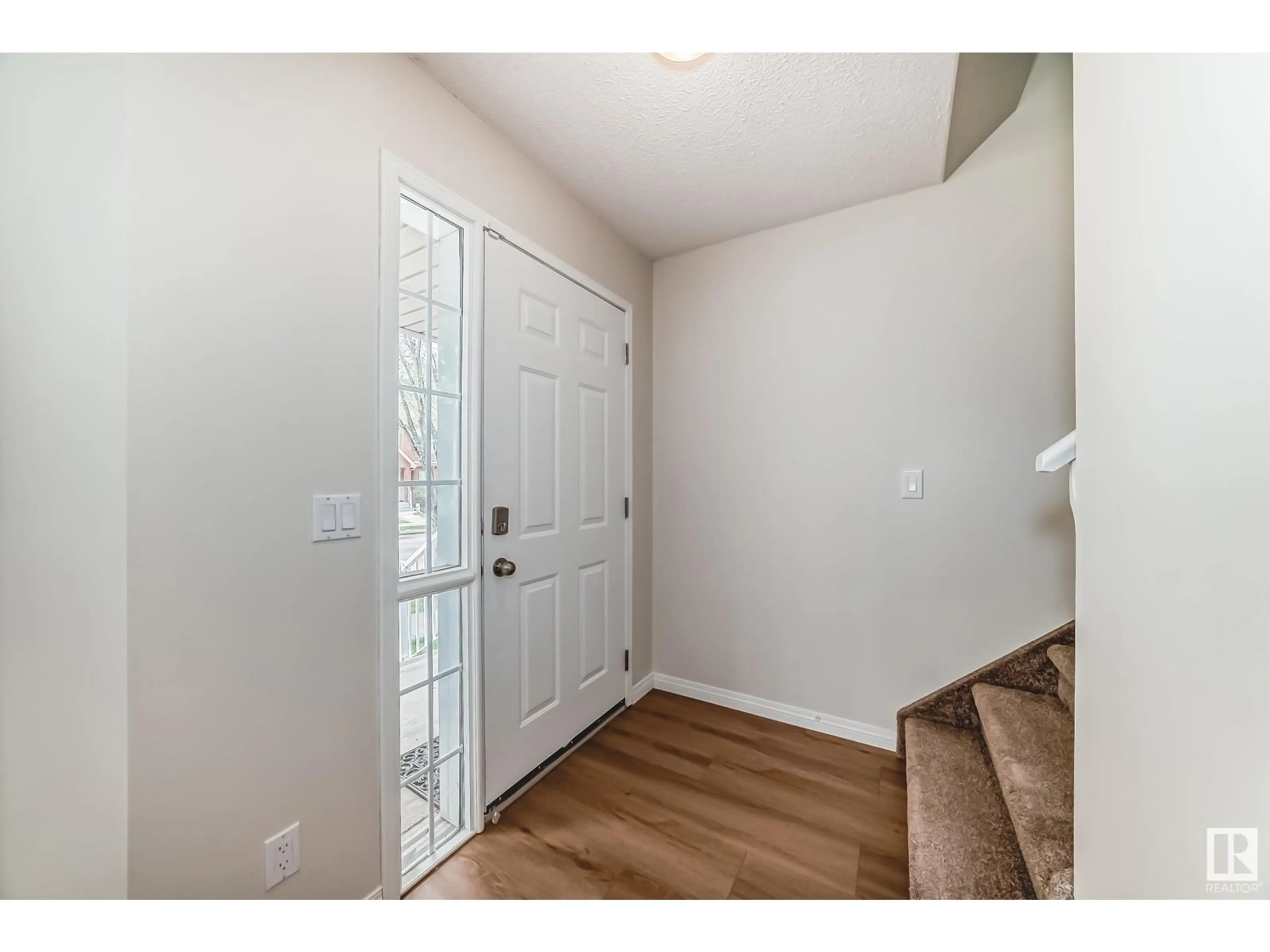 Indoor entryway for 4307 TERWILLEGAR LINK LI, Edmonton Alberta T6R3H6