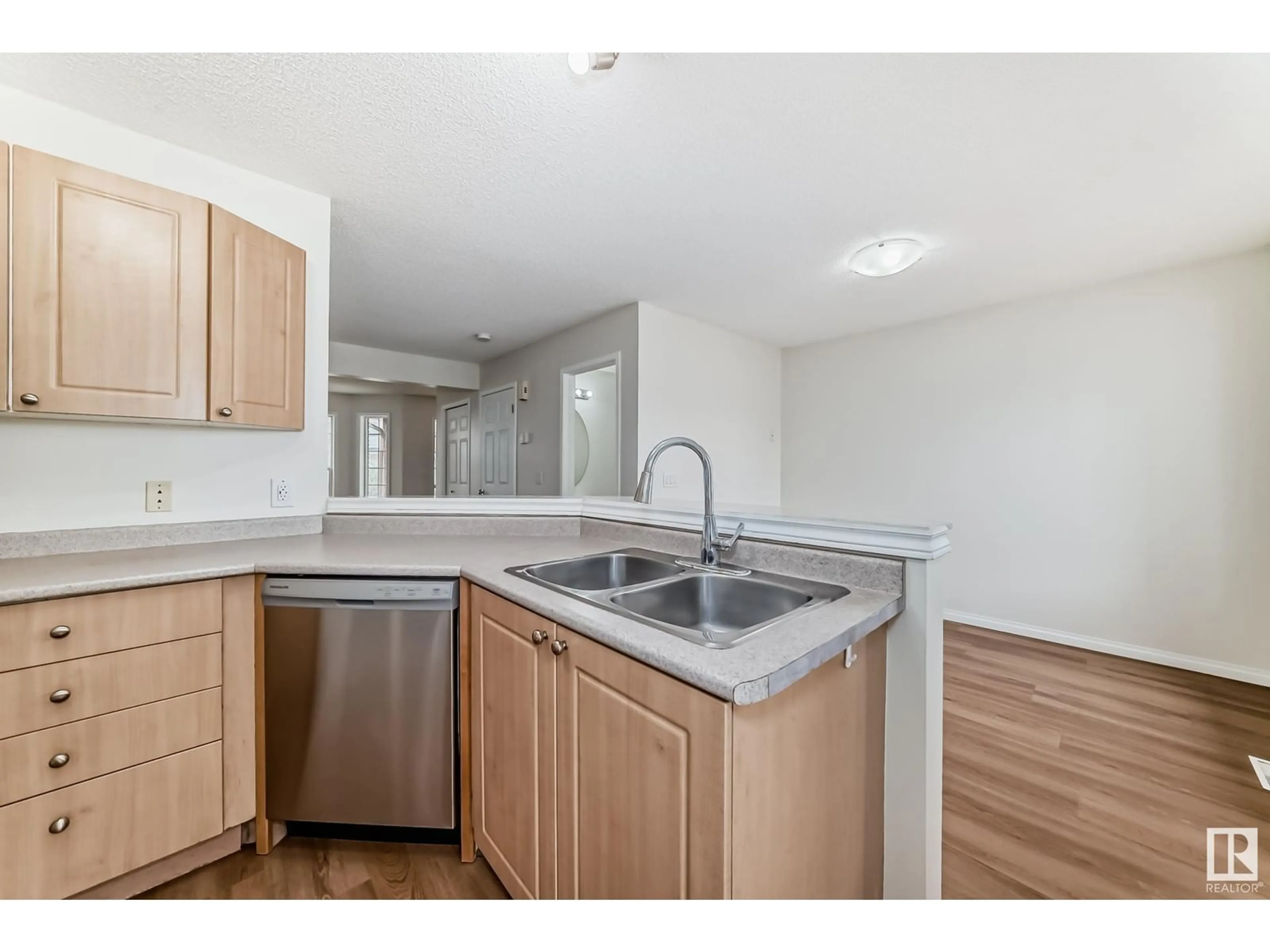 Standard kitchen, unknown for 4307 TERWILLEGAR LINK LI, Edmonton Alberta T6R3H6