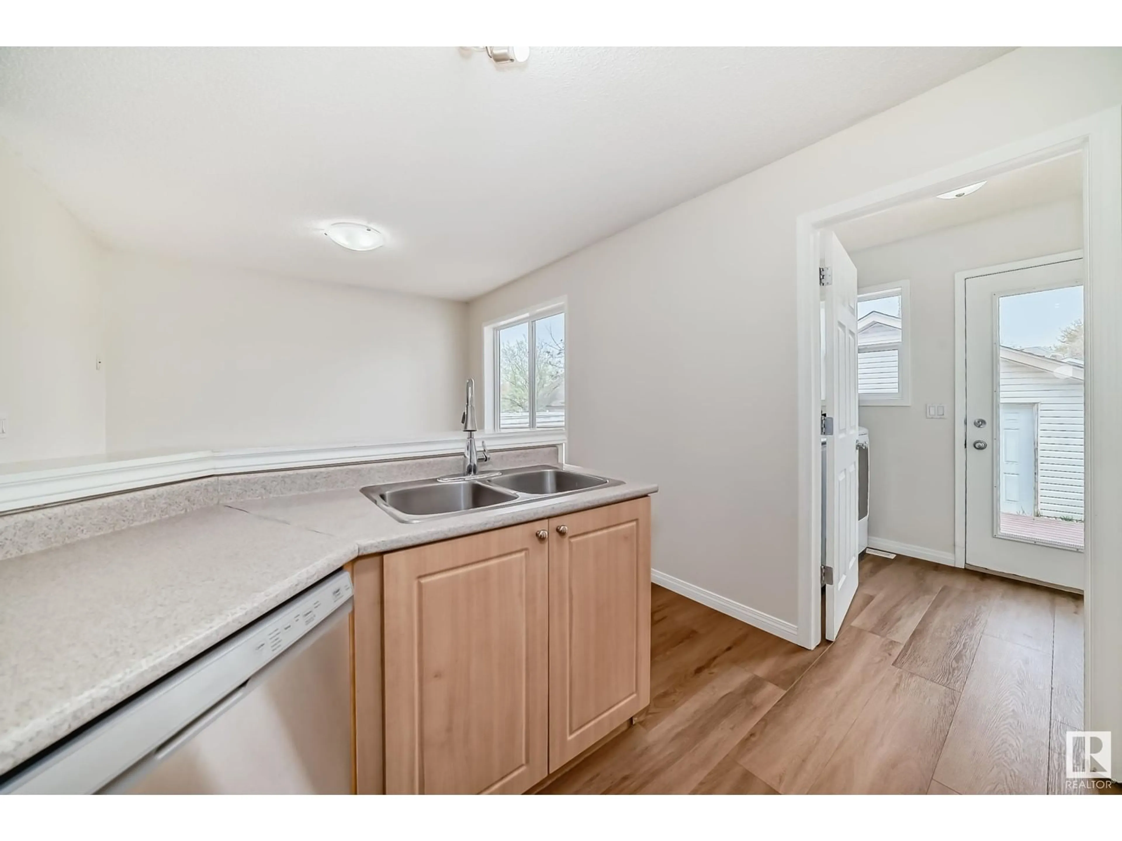 Standard kitchen, unknown for 4307 TERWILLEGAR LINK LI, Edmonton Alberta T6R3H6