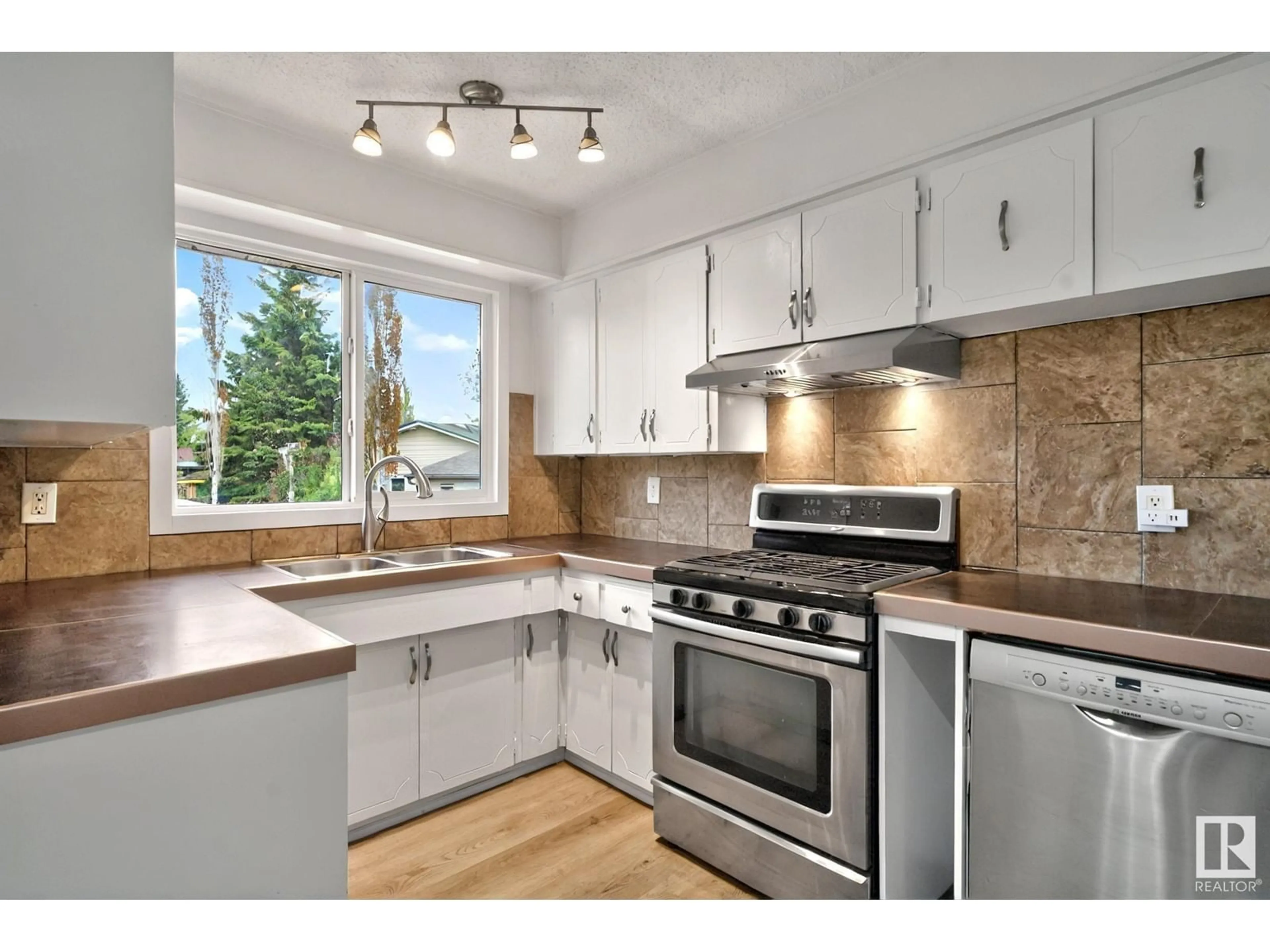Open concept kitchen, unknown for 4312 43 AV, Leduc Alberta T9E4R7