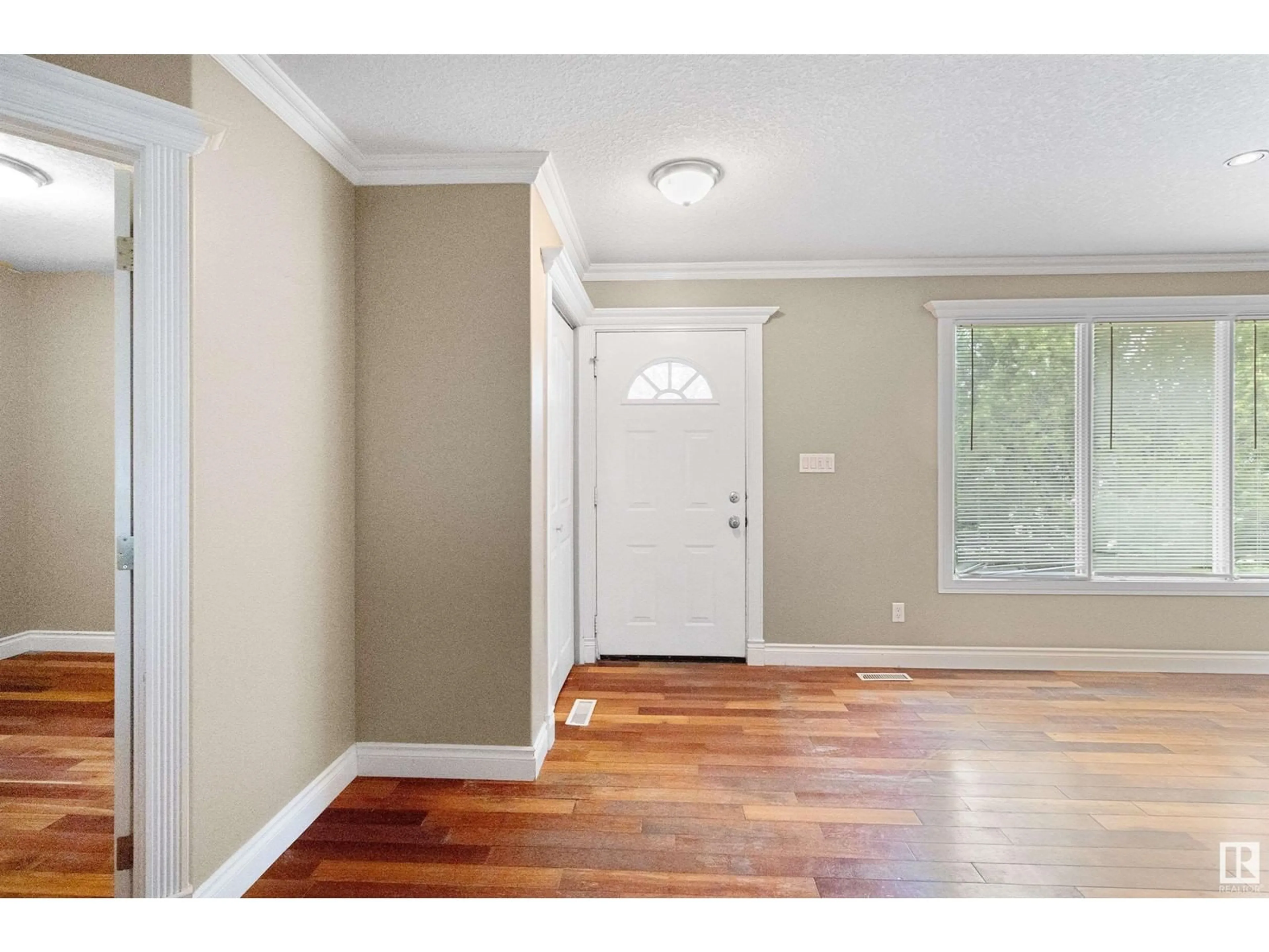 Indoor entryway for 23 MILLER AV, Spruce Grove Alberta T7X2N3