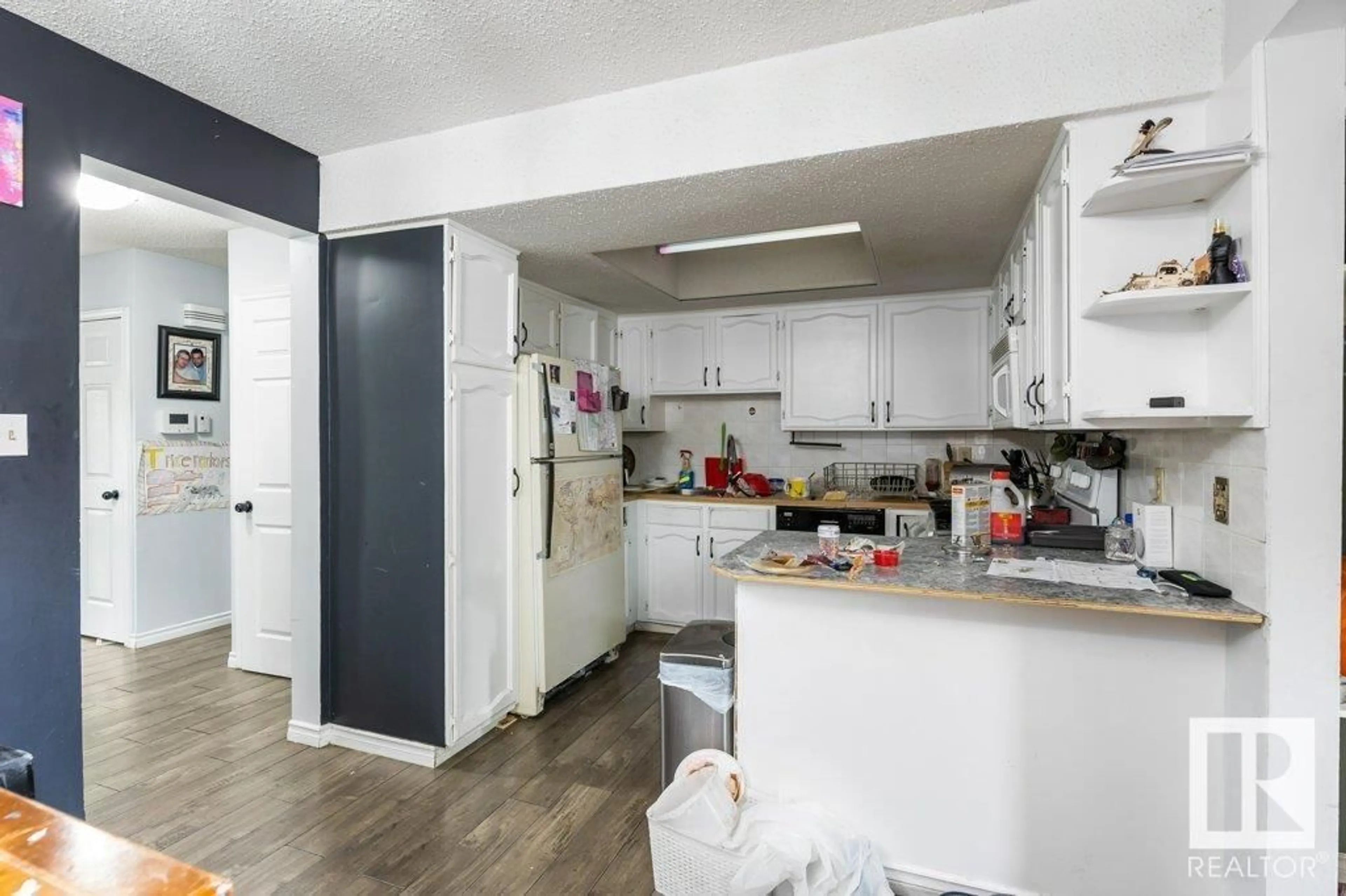 Standard kitchen, unknown for 13611 28 ST NW, Edmonton Alberta T5A4B5