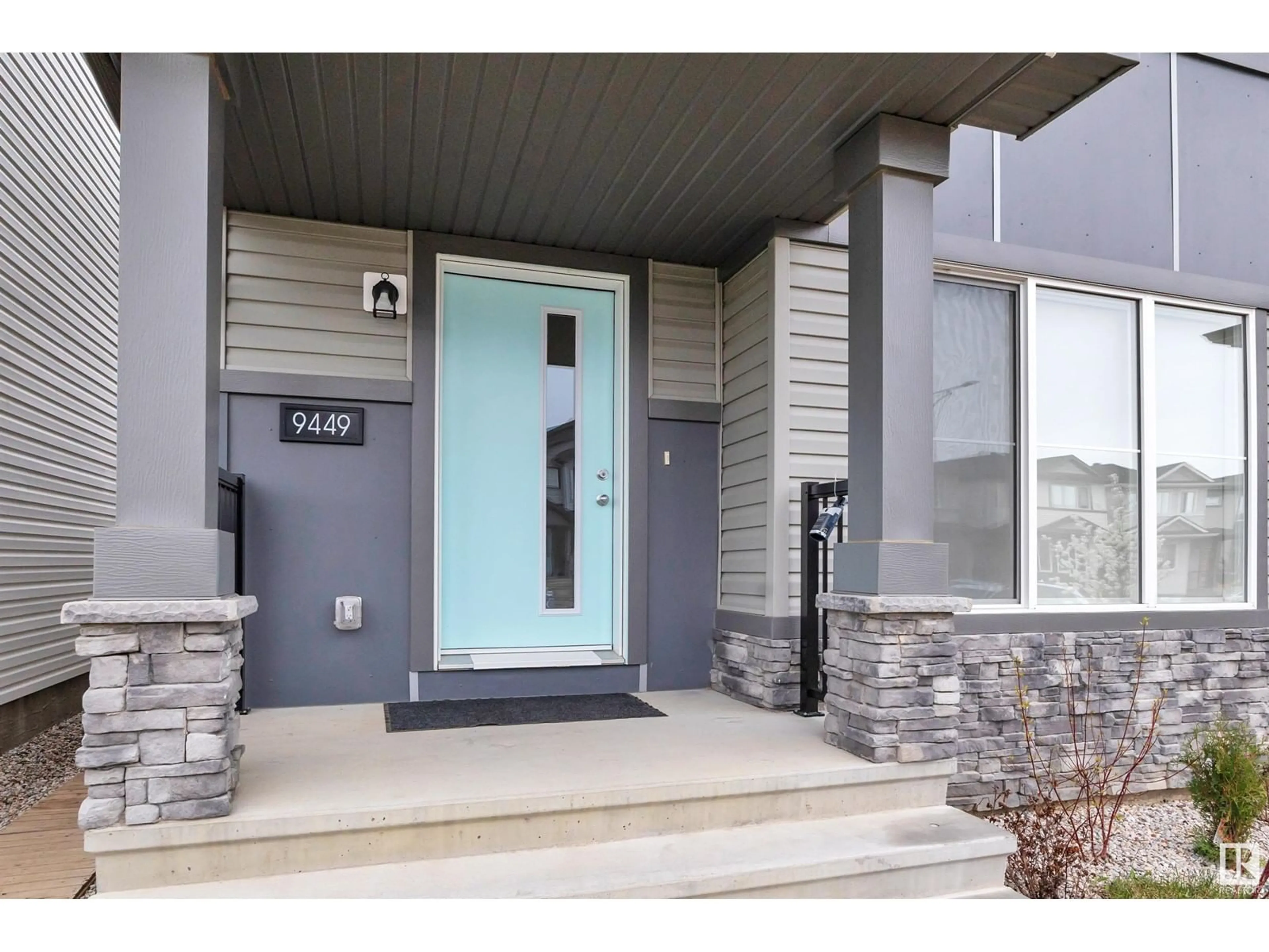 Indoor entryway for 9449 COLAK LN, Edmonton Alberta T6W5G7