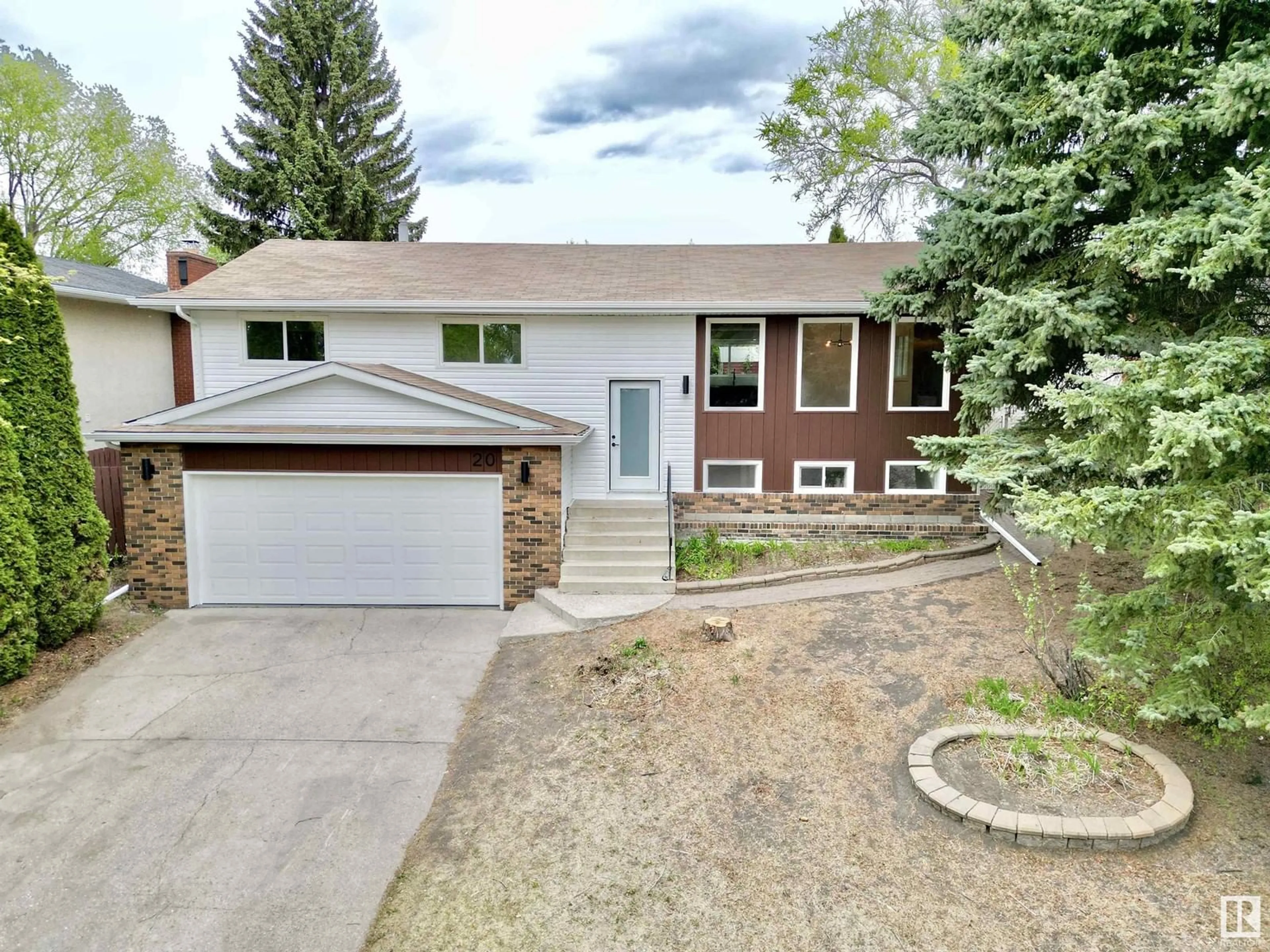 Home with vinyl exterior material, street for 20 GILBY ST, Sherwood Park Alberta T8A2X2