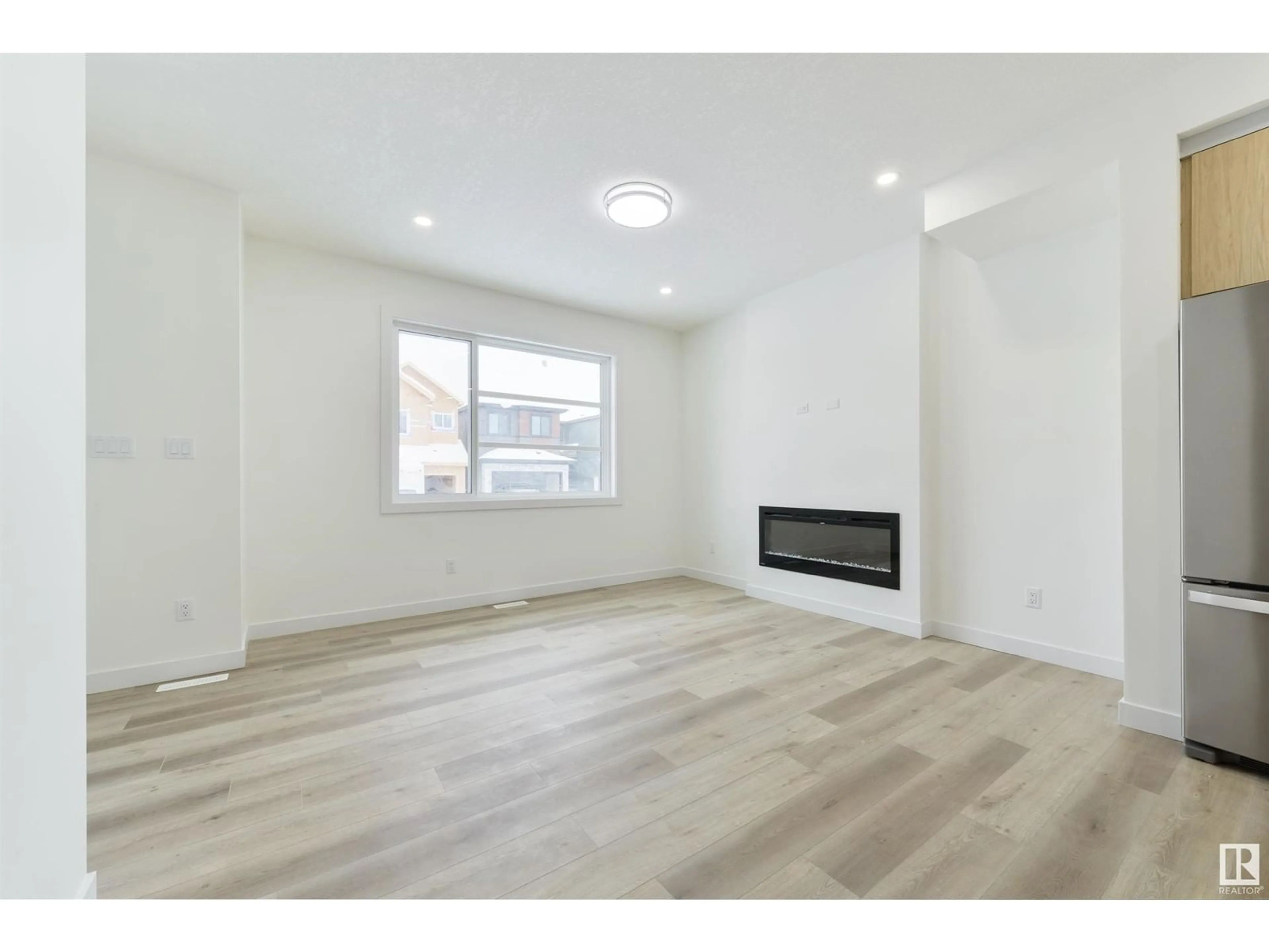 A pic of a room for 140 28 ST, Edmonton Alberta T6E6N1