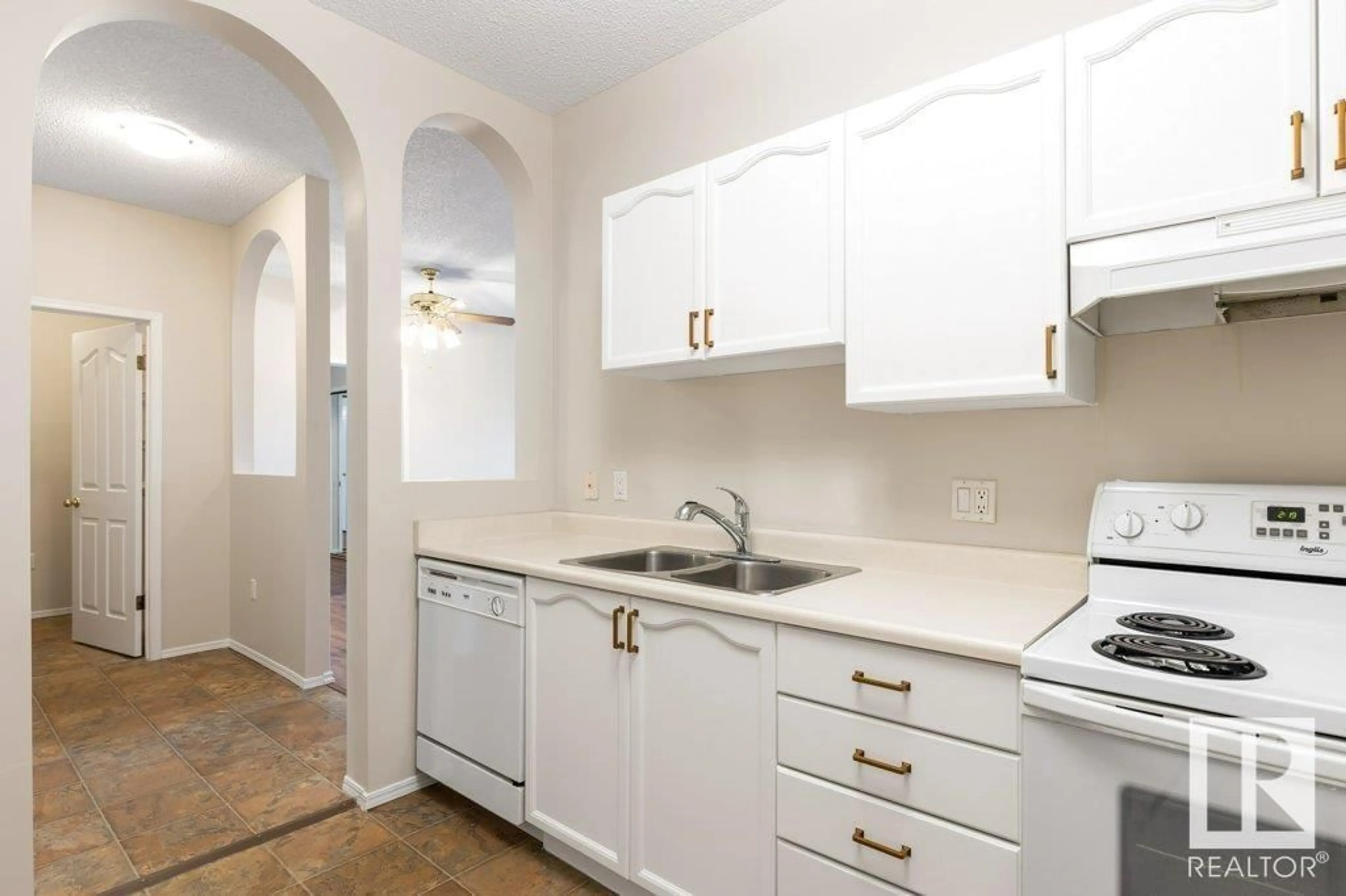 Standard kitchen, ceramic/tile floor for 15499 - 215 CASTLE DOWNS RD, Edmonton Alberta T5X5Y3