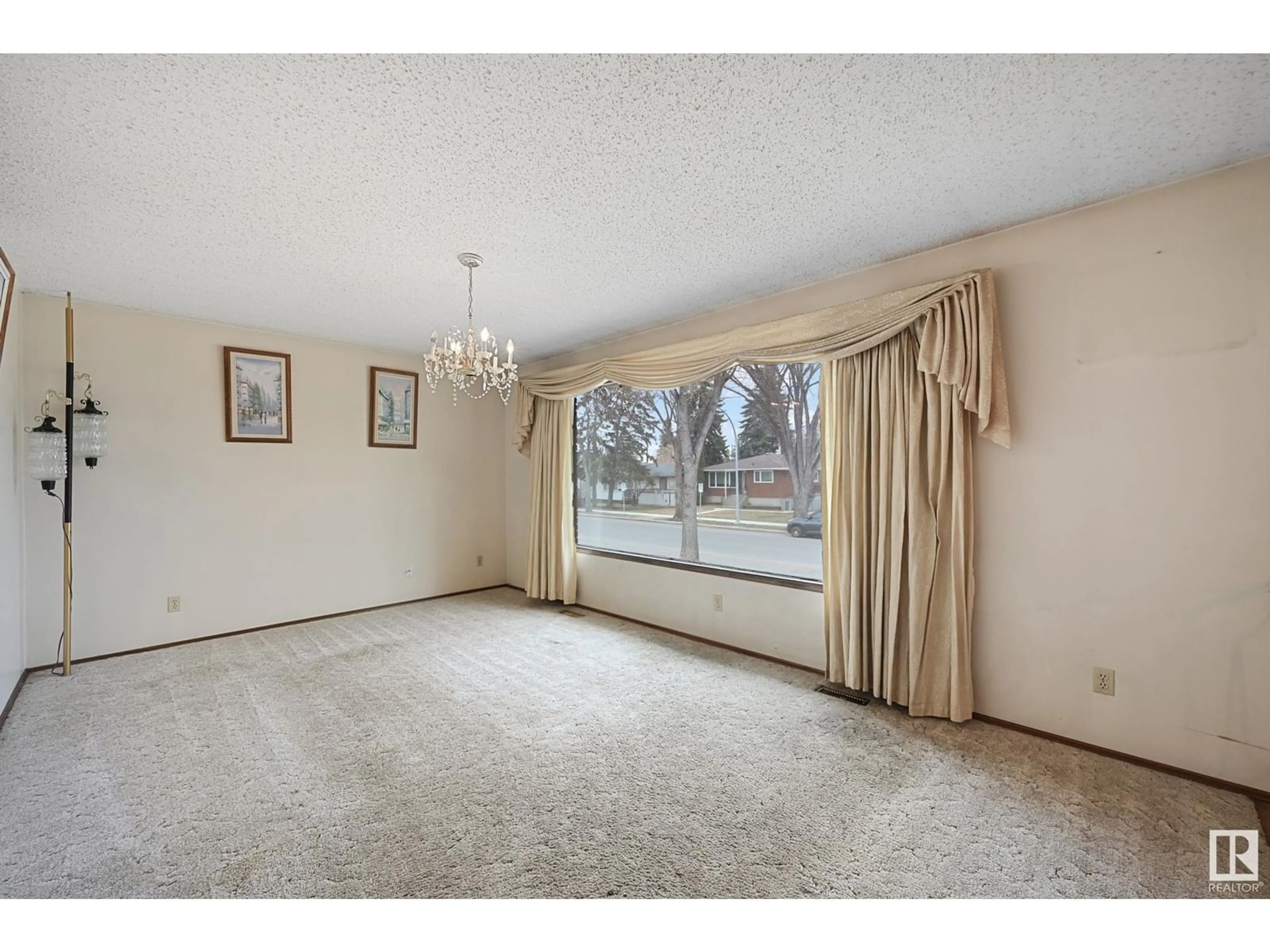A pic of a room for 13042 116 ST, Edmonton Alberta T5E5H5