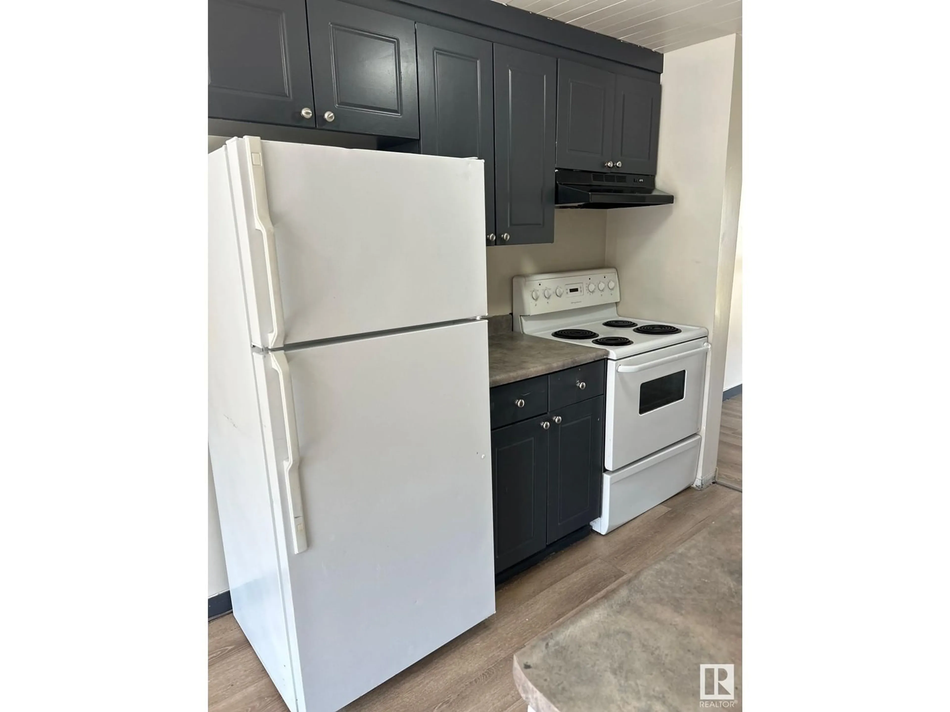Standard kitchen, unknown for 260 - 3307 116A AV, Edmonton Alberta T5W5J9