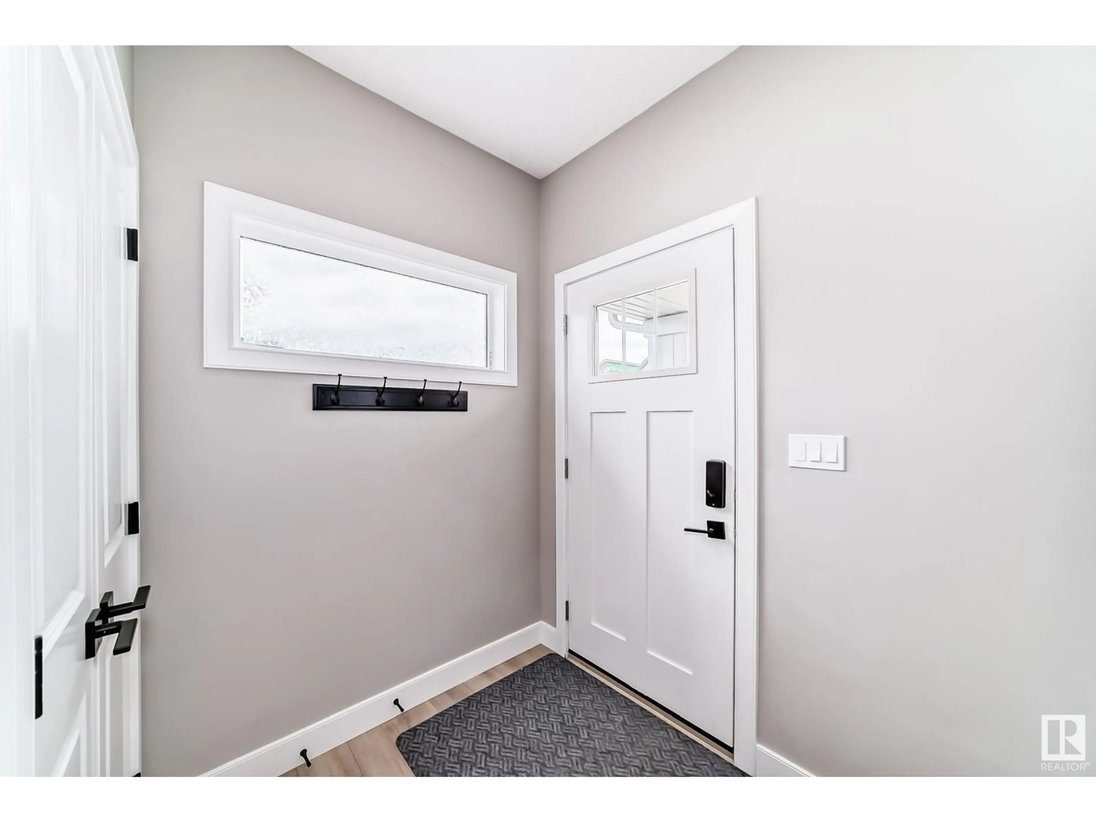 Indoor entryway for 261 ORCHARDS BV, Edmonton Alberta T6X2Y6