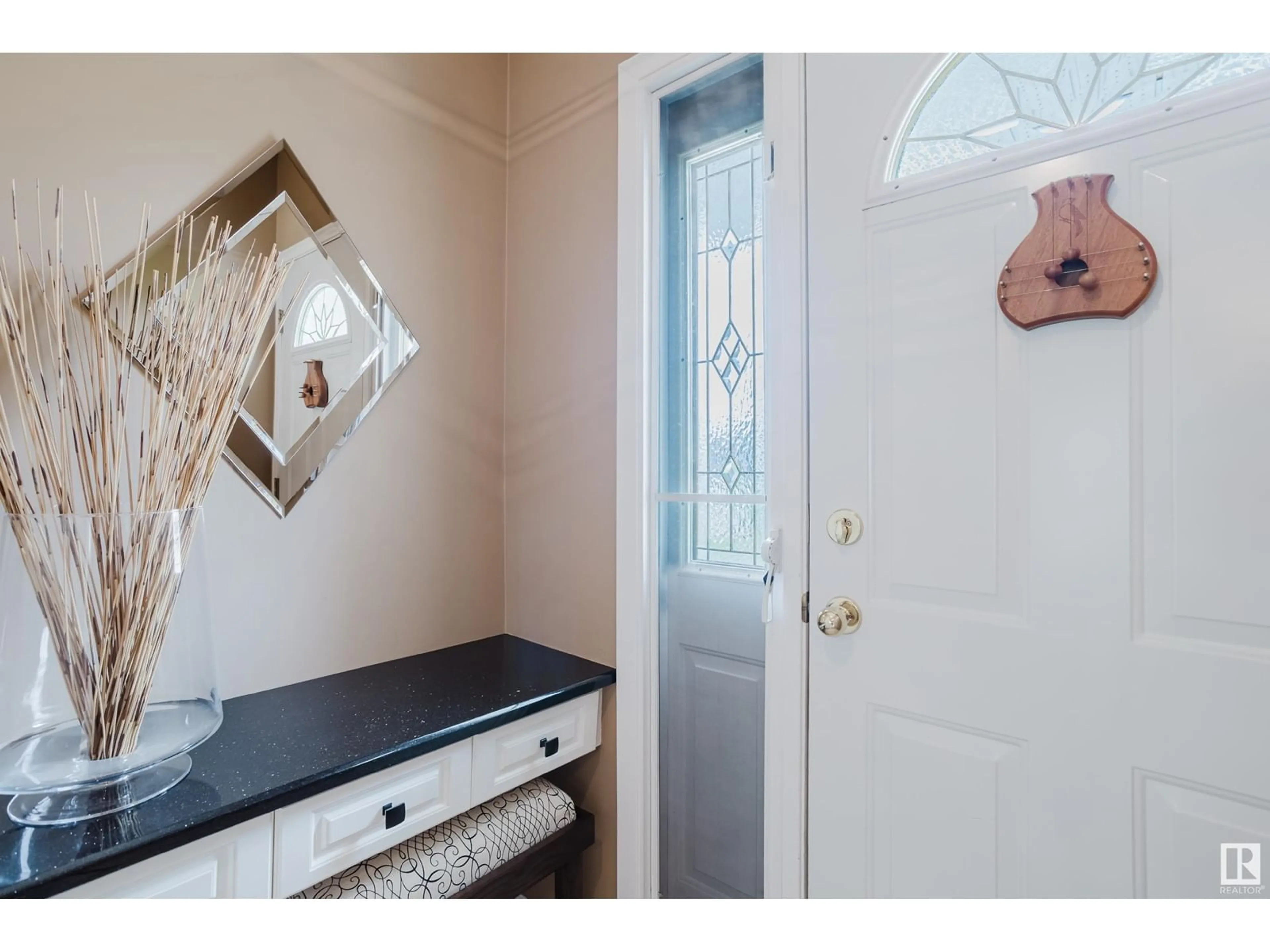 Indoor entryway for 7224 11 AV, Edmonton Alberta T6K3R1