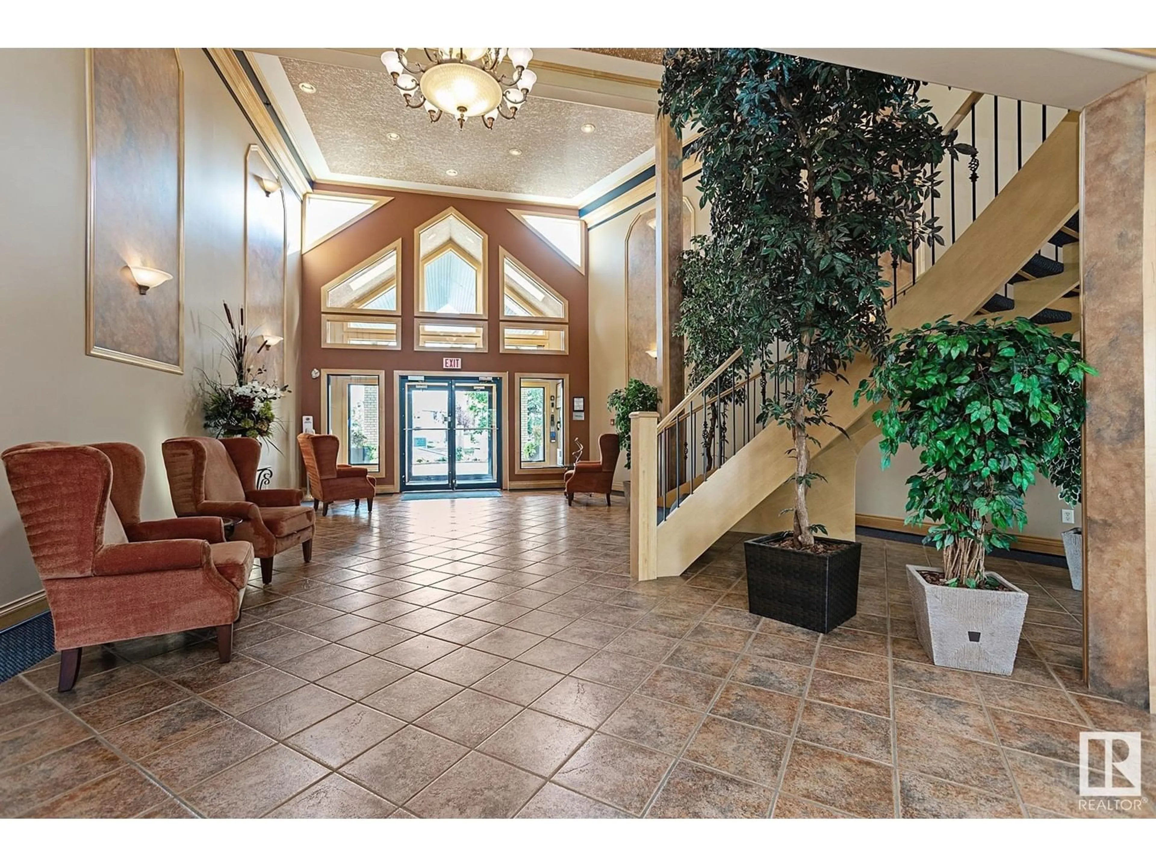 Indoor foyer for 100 - 311 FOXHAVEN DR, Sherwood Park Alberta T8A6B6
