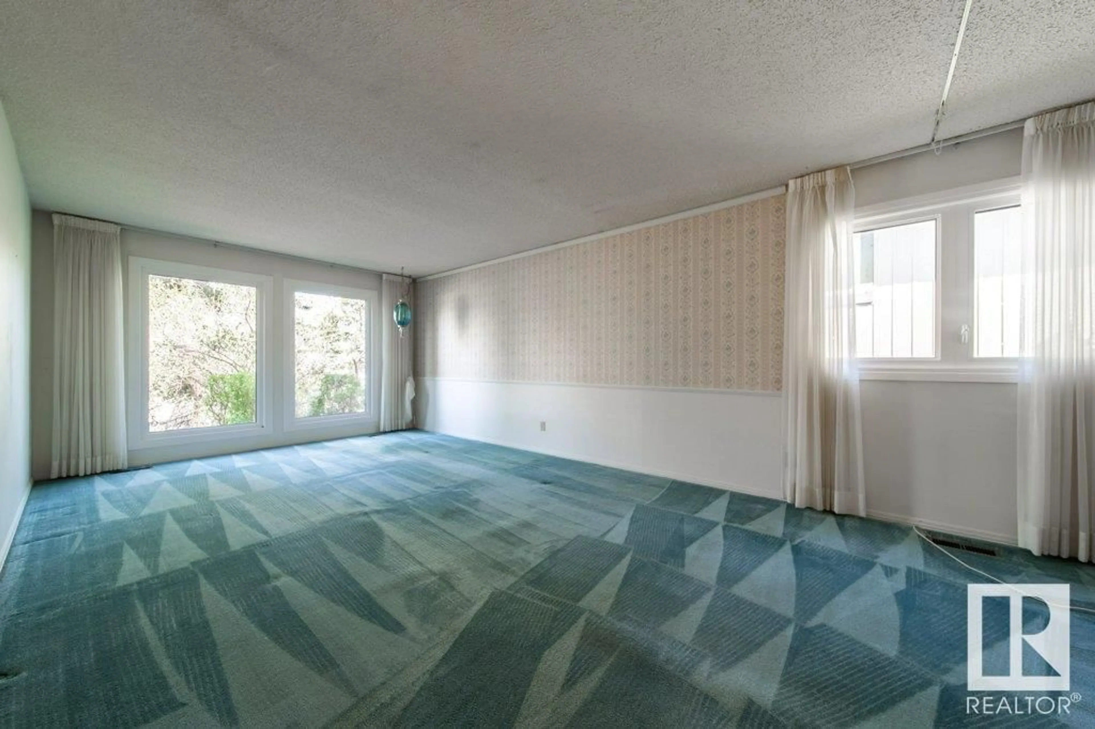 A pic of a room for 7607 182 ST NW, Edmonton Alberta T5T1Z6