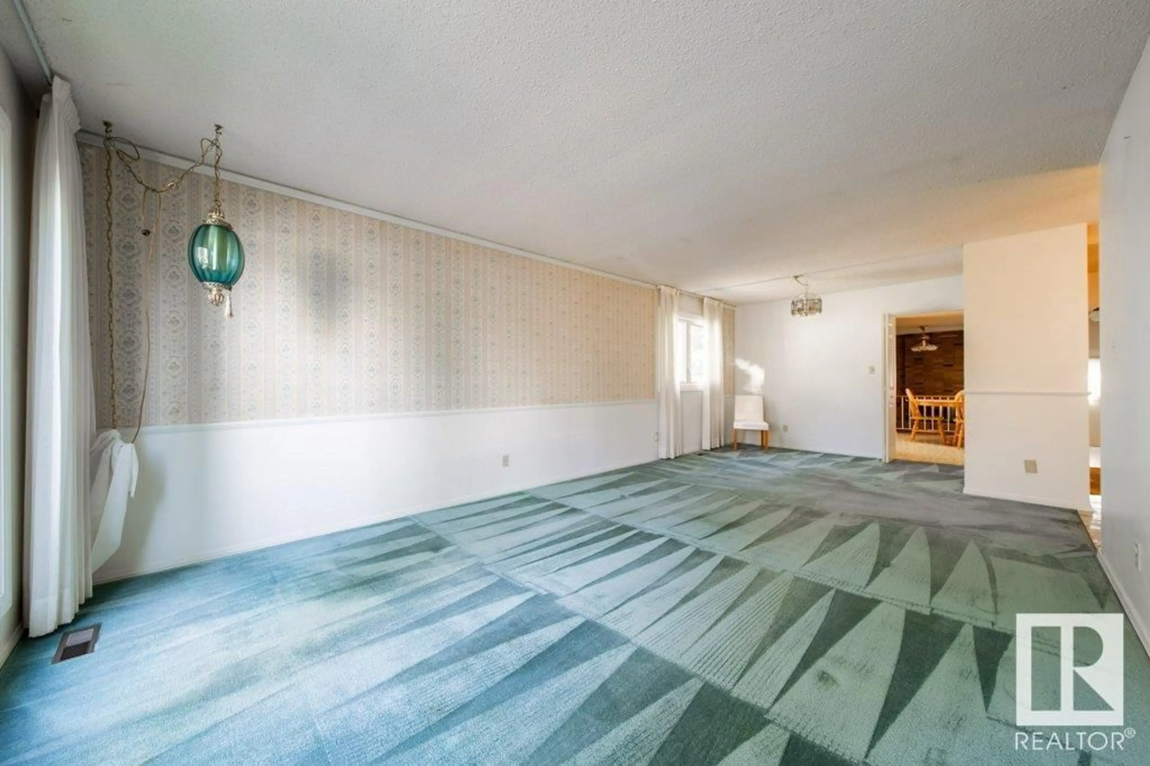 A pic of a room for 7607 182 ST NW, Edmonton Alberta T5T1Z6