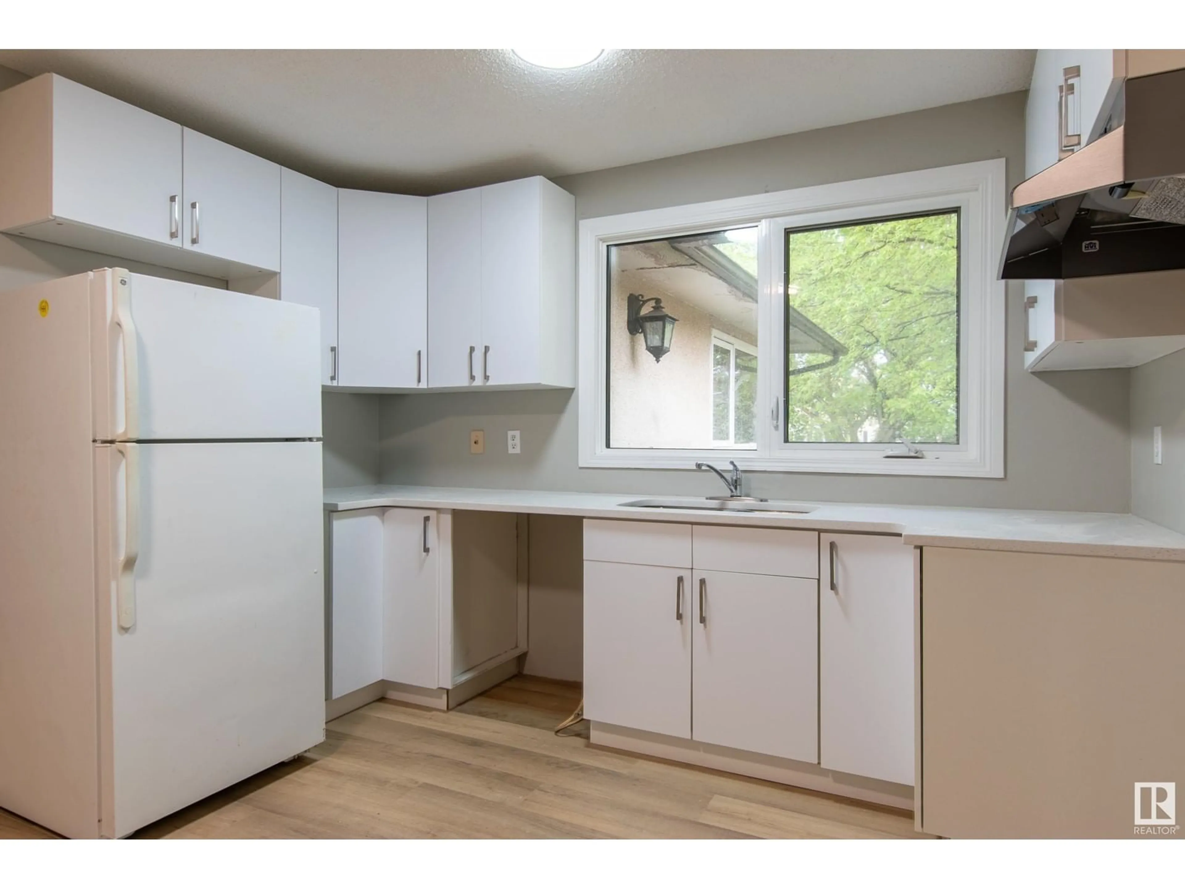 Standard kitchen, wood/laminate floor for NW - 2103 67 ST, Edmonton Alberta T6K2H7