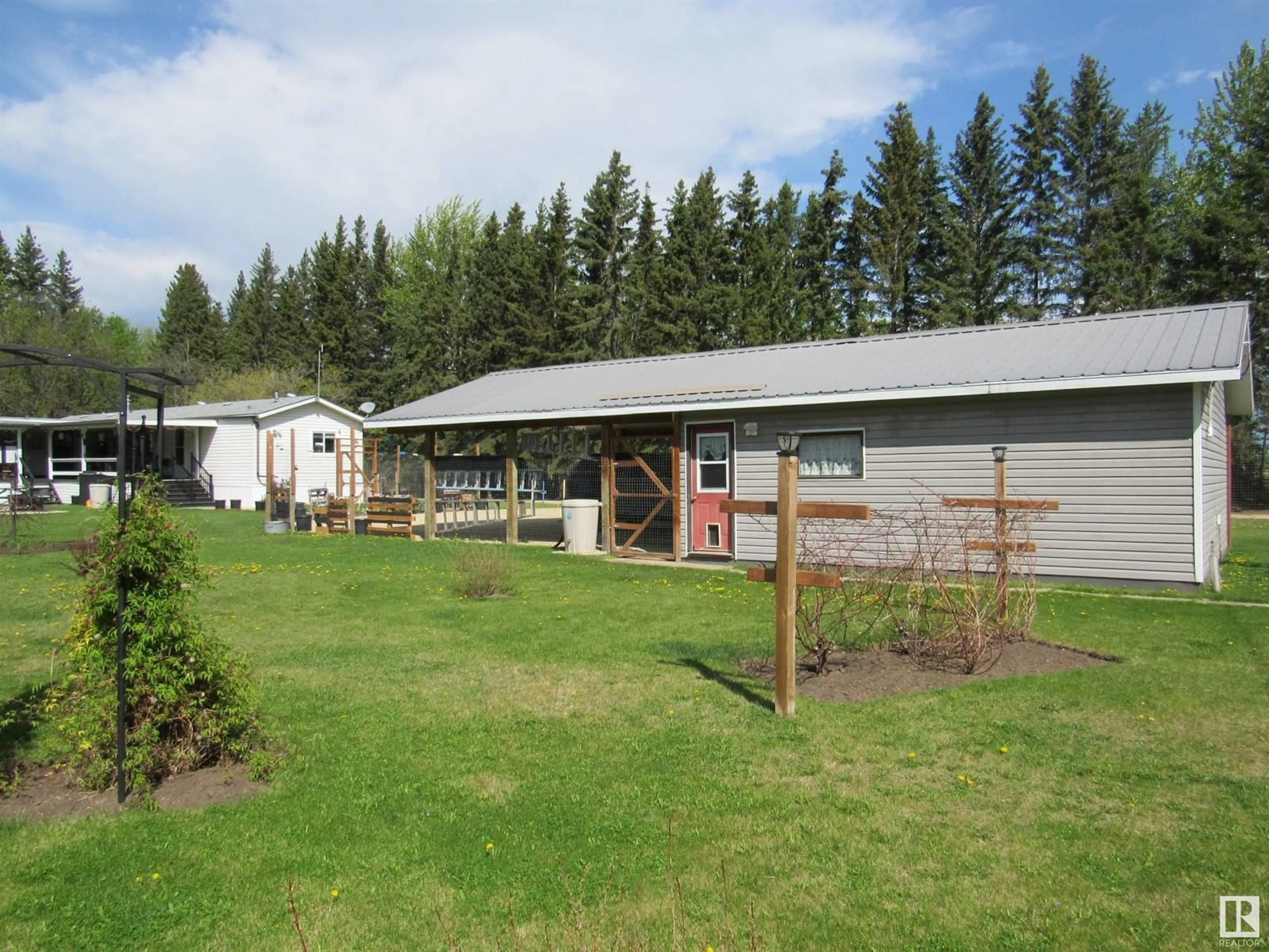 A pic from outside/outdoor area/front of a property/back of a property/a pic from drone, building for 623005 RGE RD 60, Rural Woodlands County Alberta T0G1A0