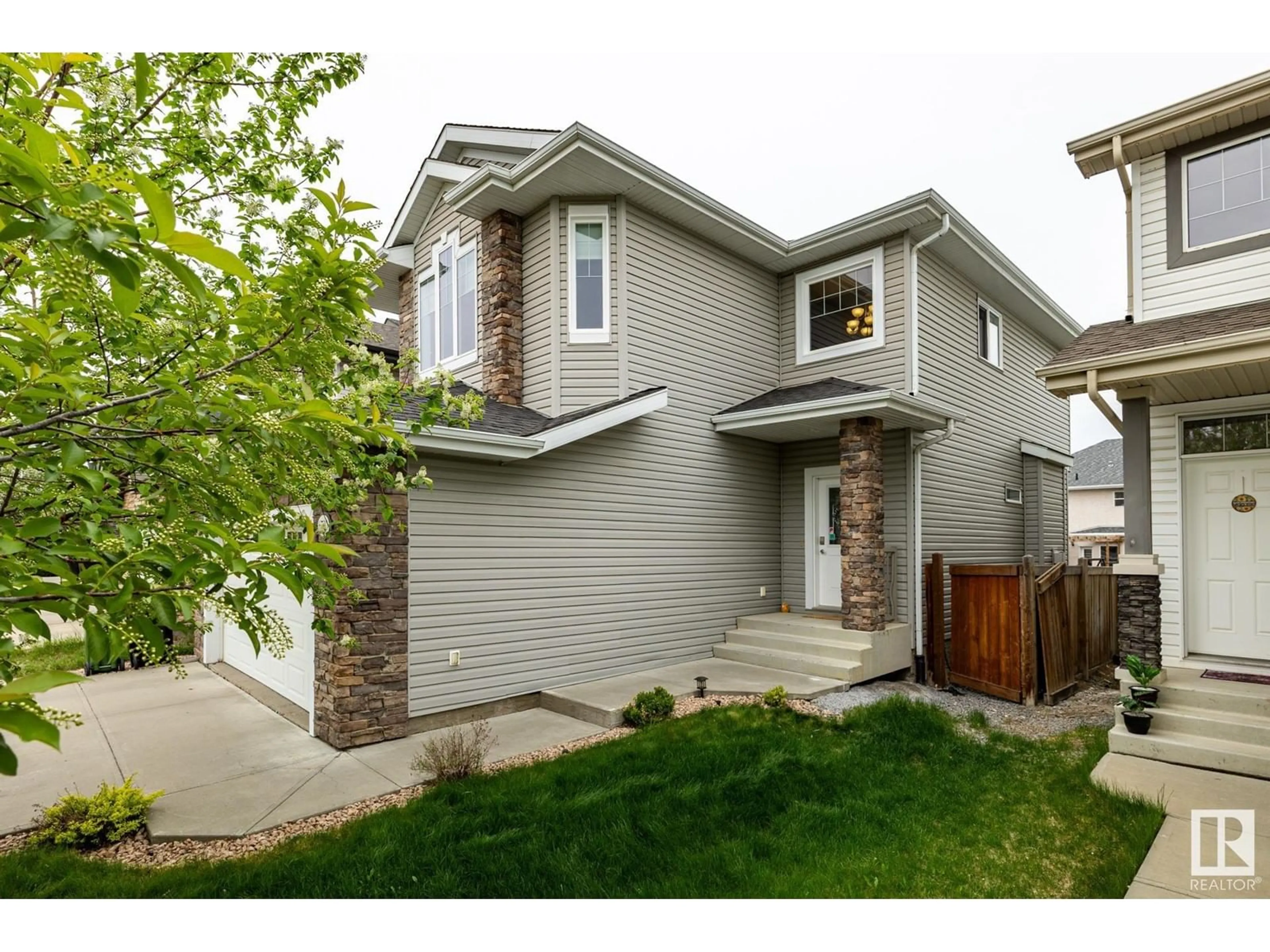 Home with vinyl exterior material, street for 6720 19 AVE SW, Edmonton Alberta T6X0L9