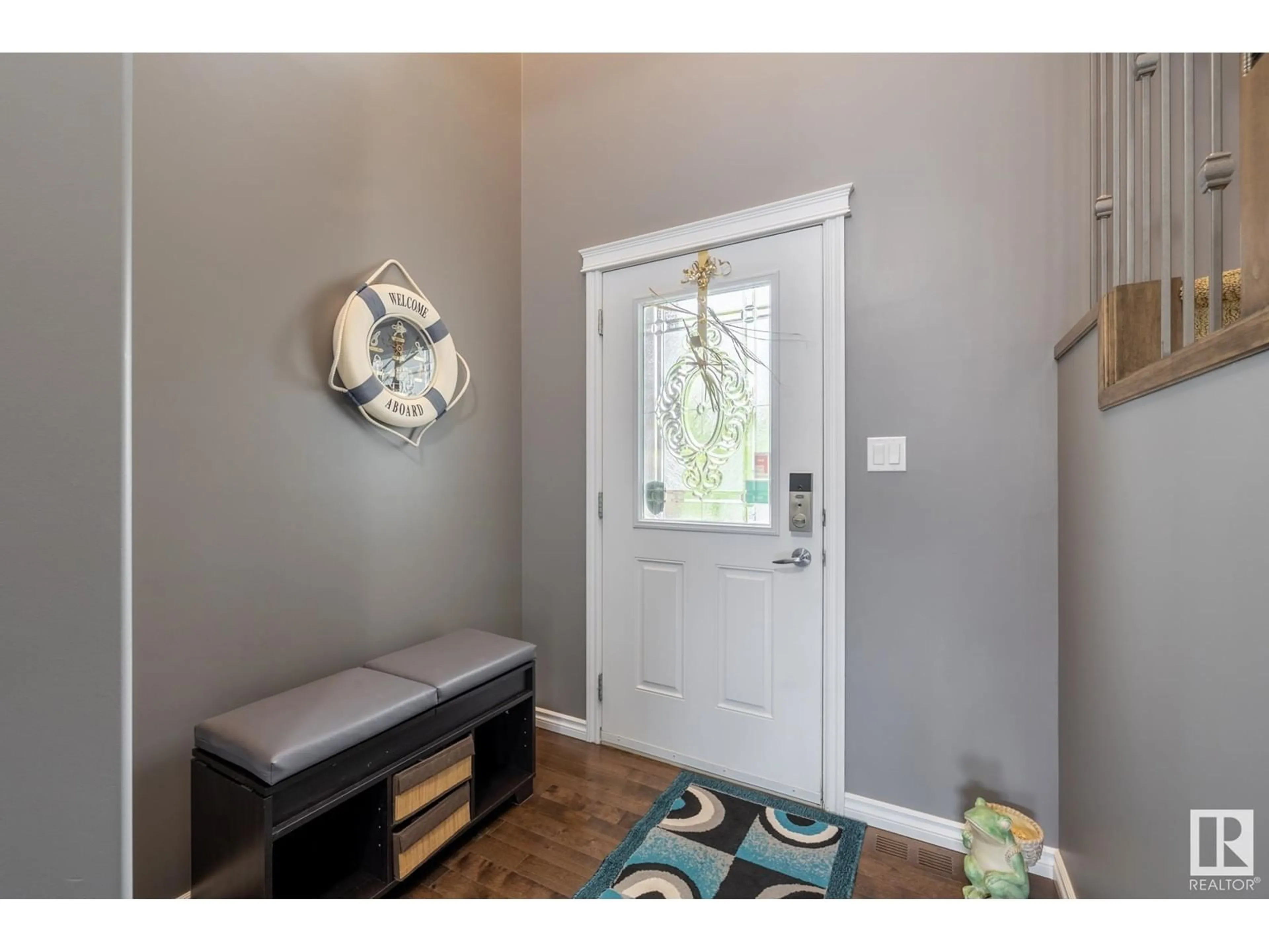 Indoor entryway for 6720 19 AVE SW, Edmonton Alberta T6X0L9