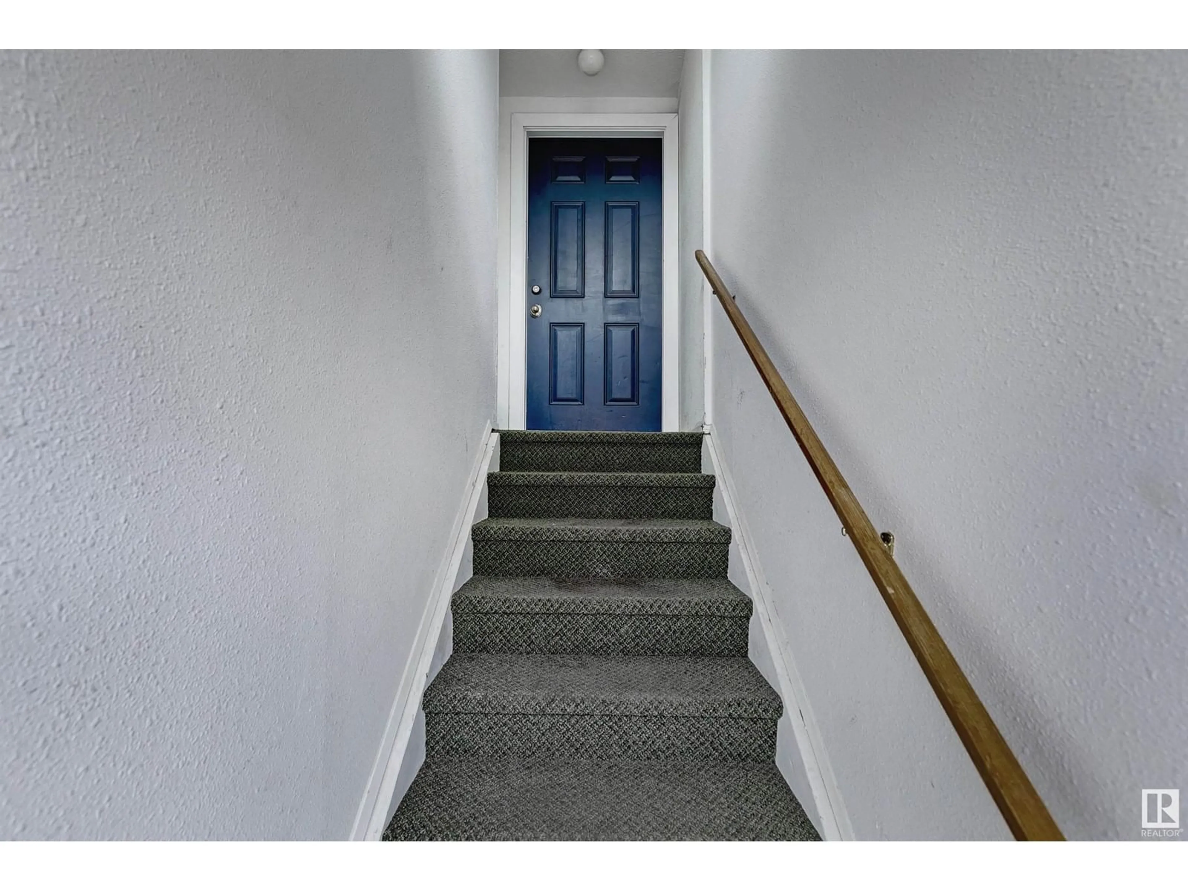 Unknown for 323 - 10404 24 AV, Edmonton Alberta T6J4J7