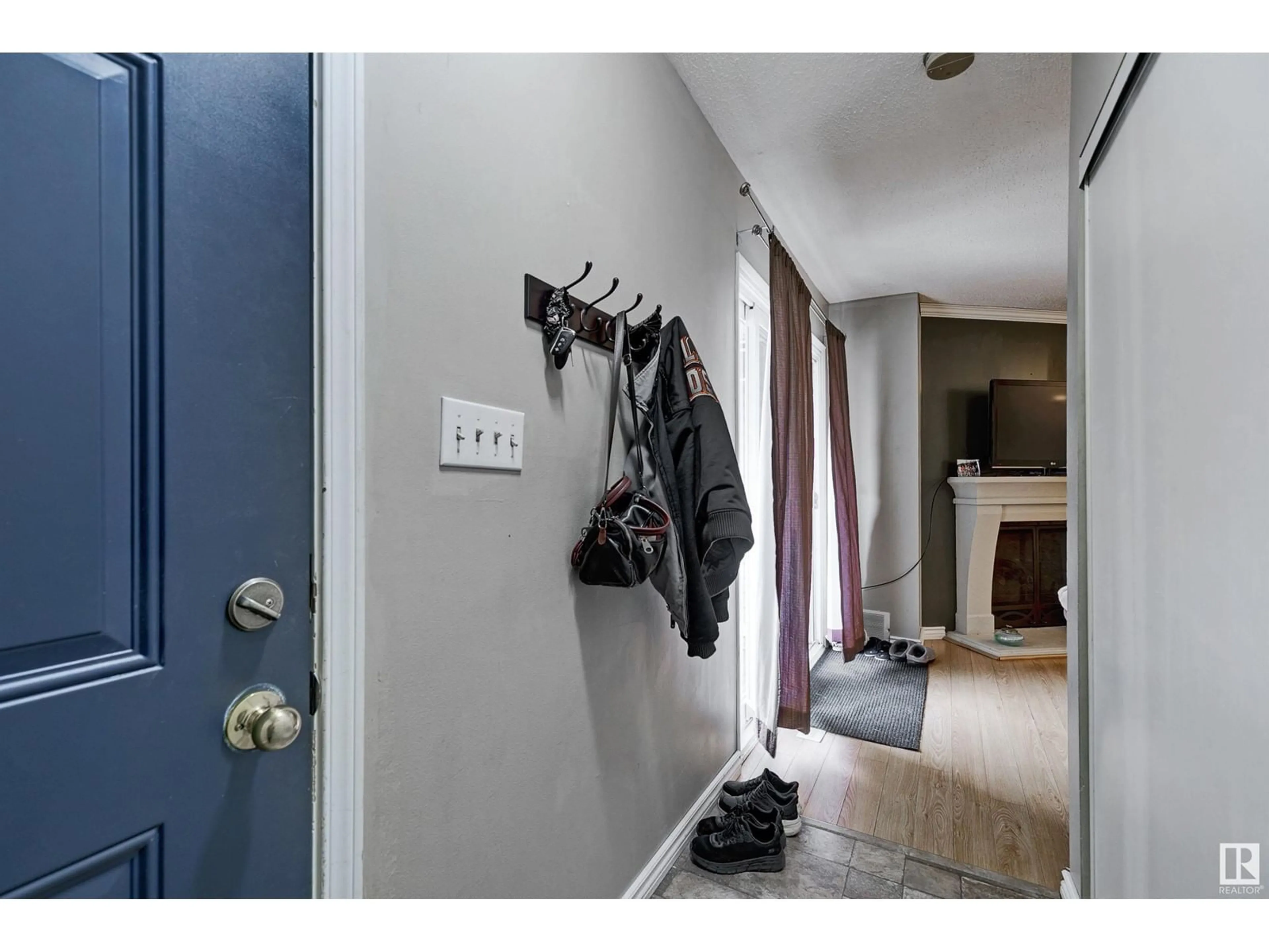 Indoor entryway for 323 - 10404 24 AV, Edmonton Alberta T6J4J7