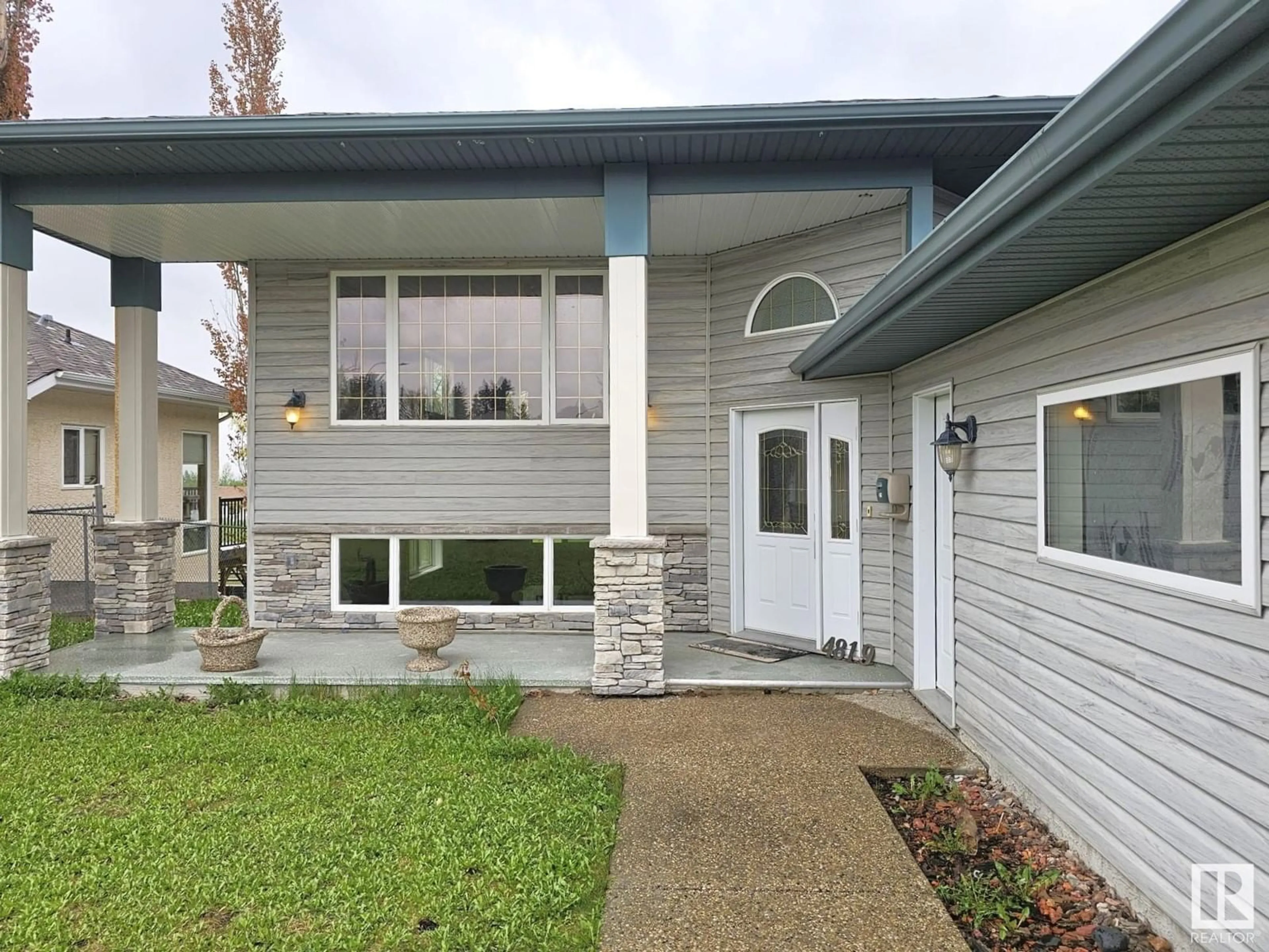 Home with vinyl exterior material, street for 4819 39 ST, Drayton Valley Alberta T7A1V7