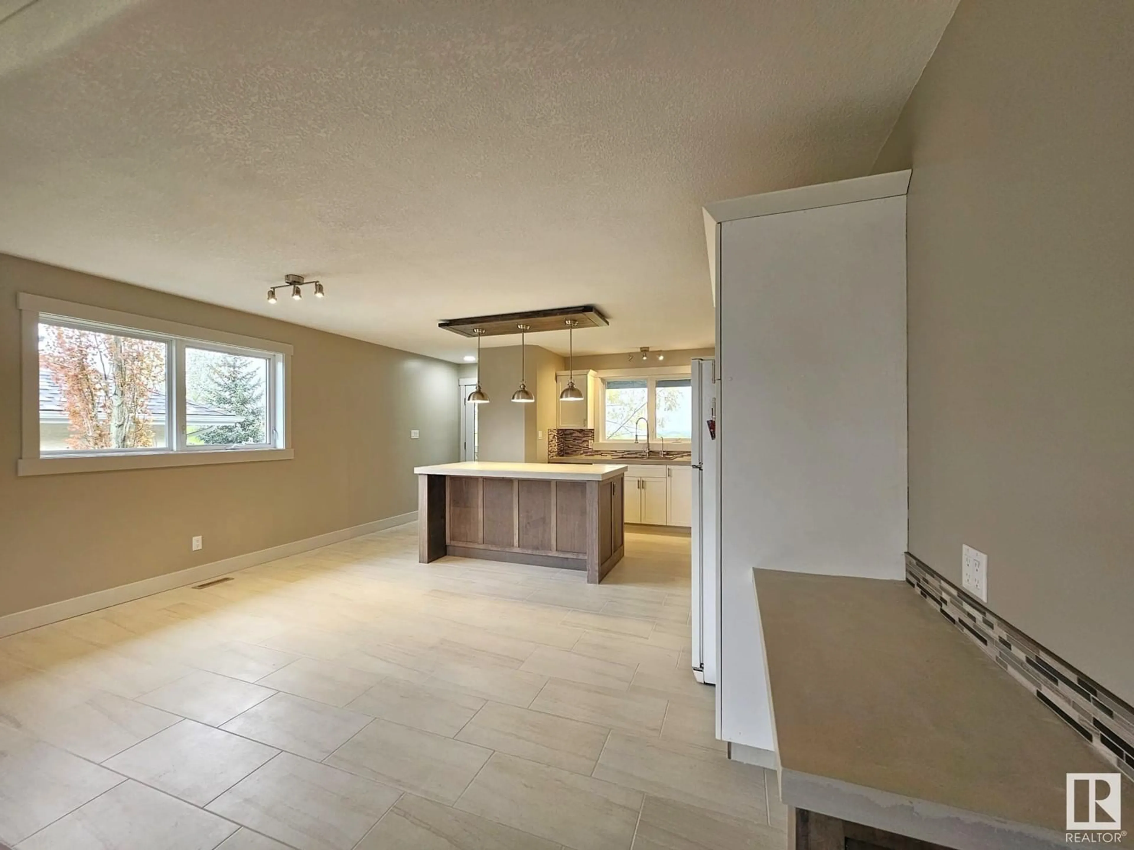 Open concept kitchen, ceramic/tile floor for 4819 39 ST, Drayton Valley Alberta T7A1V7
