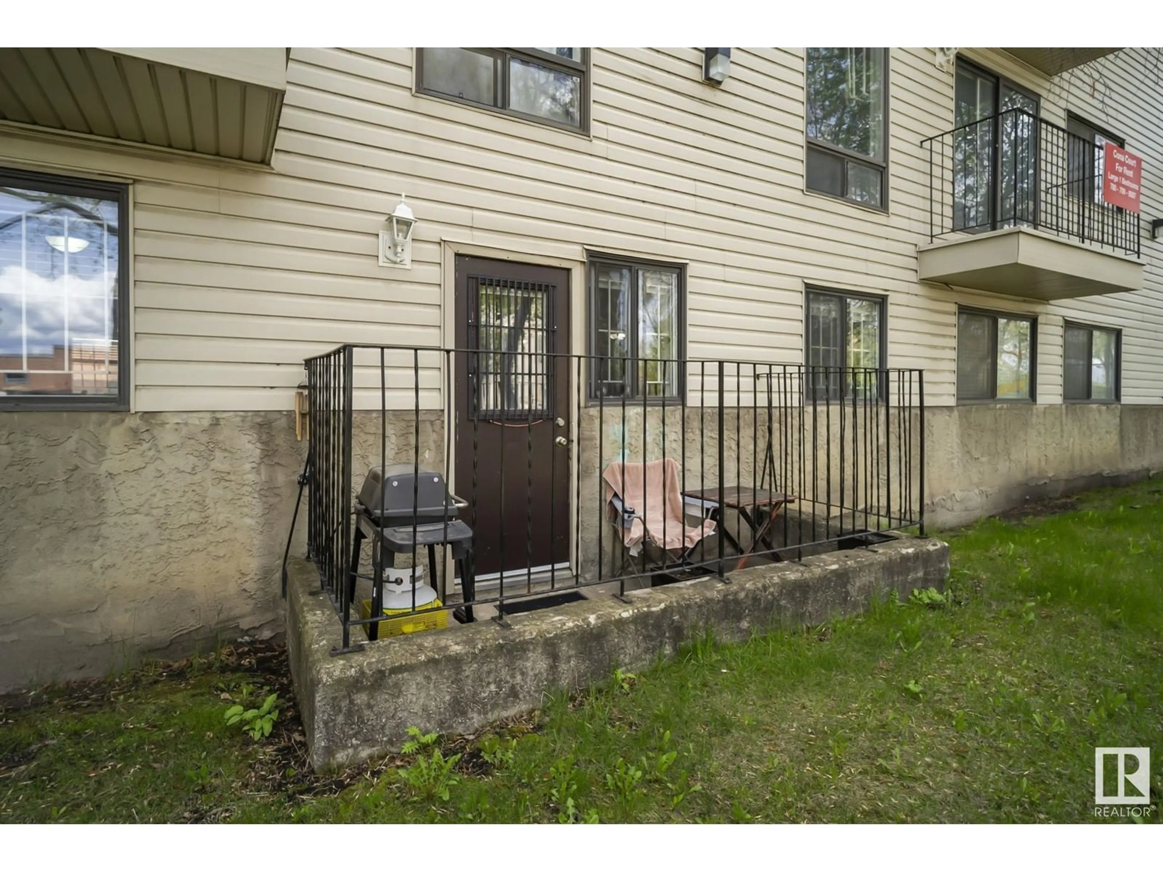 Patio, street for #102 - 9323 105 AV, Edmonton Alberta T5H0J7