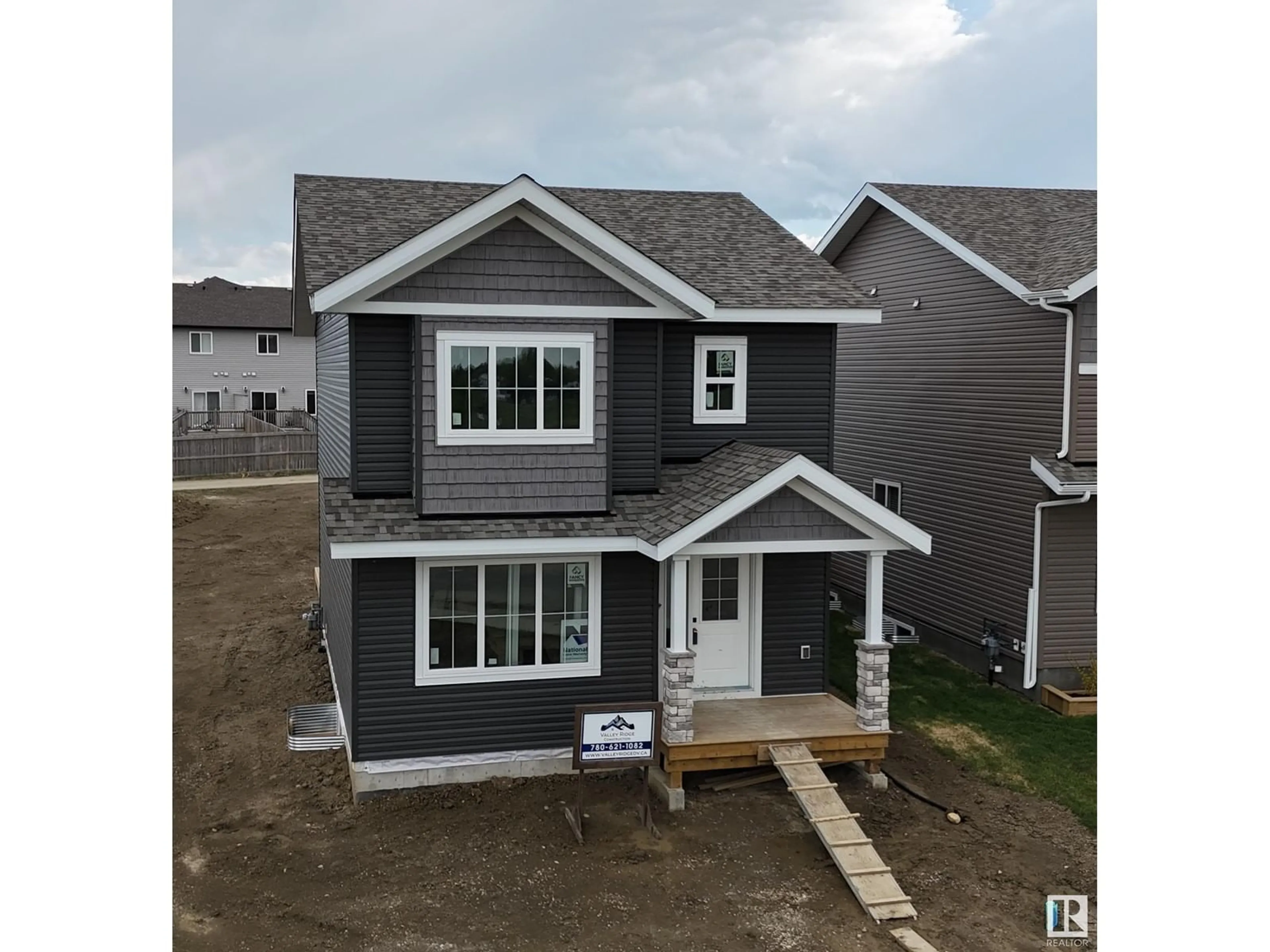 Home with vinyl exterior material, street for 4021 42 AV, Drayton Valley Alberta T7A0B5