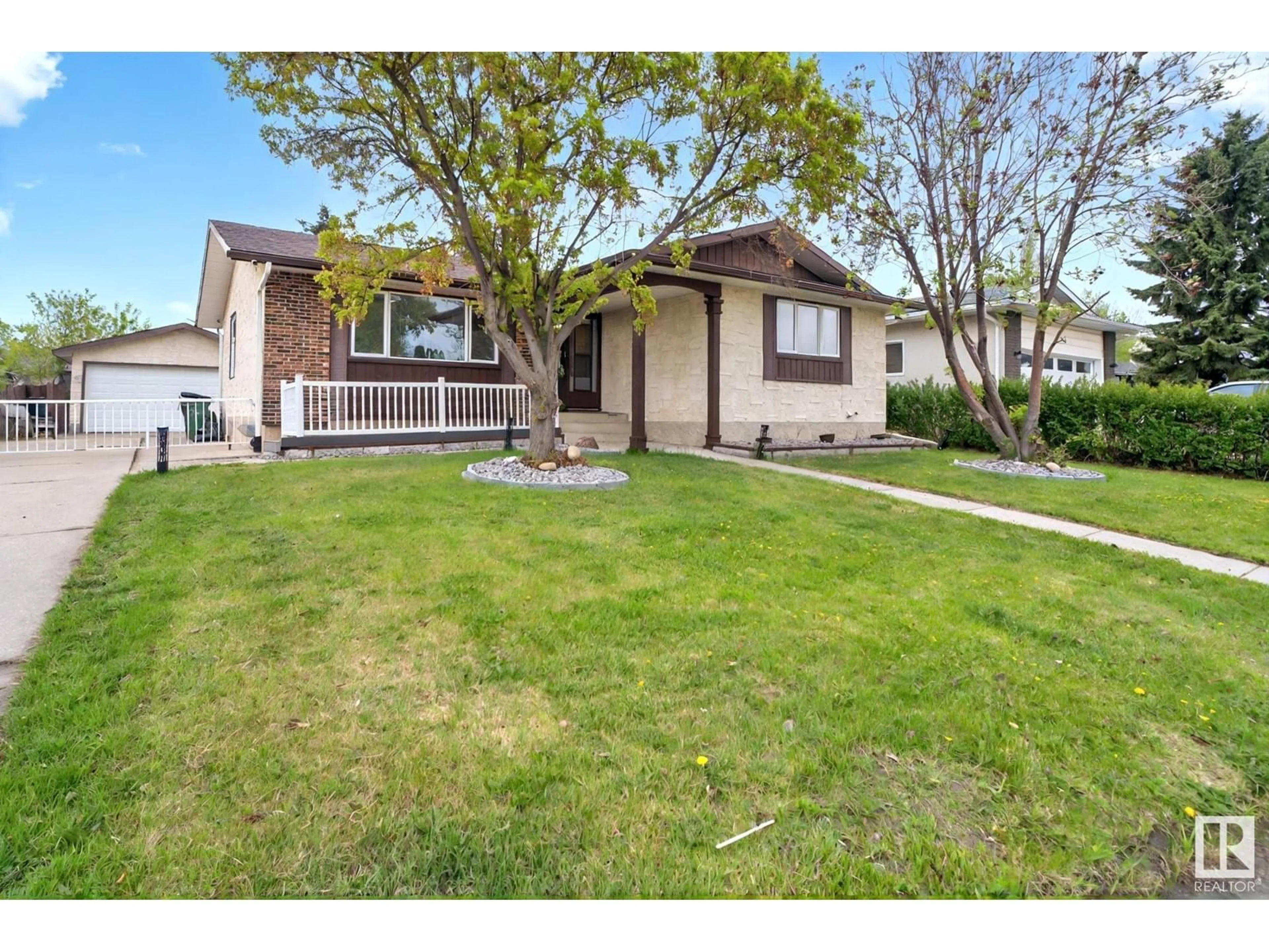 A pic from outside/outdoor area/front of a property/back of a property/a pic from drone, street for NW - 1157 75 ST, Edmonton Alberta T6K2S4