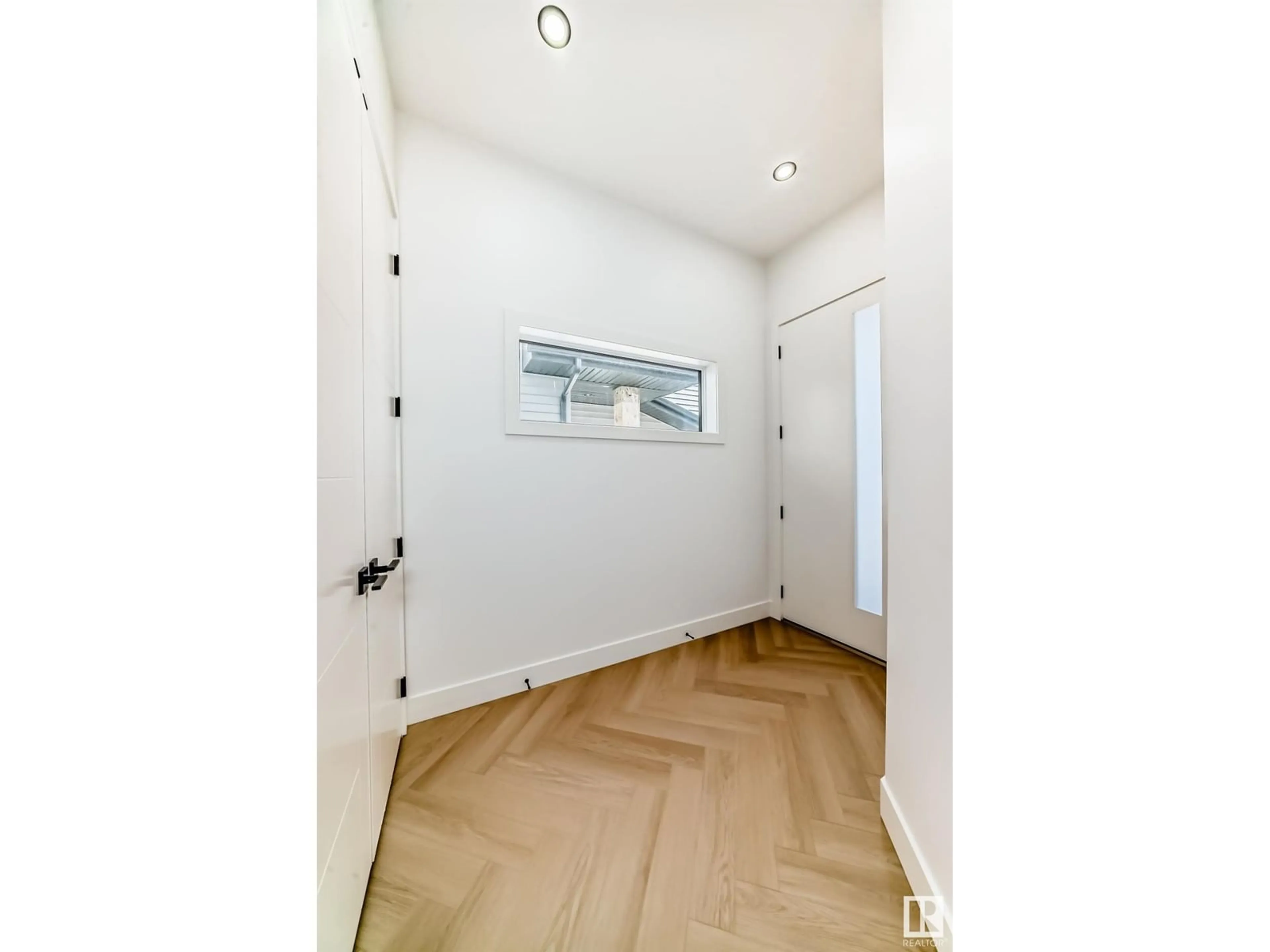 Indoor entryway for SW - 7222 KIVIAQ LI, Edmonton Alberta T6W5R3