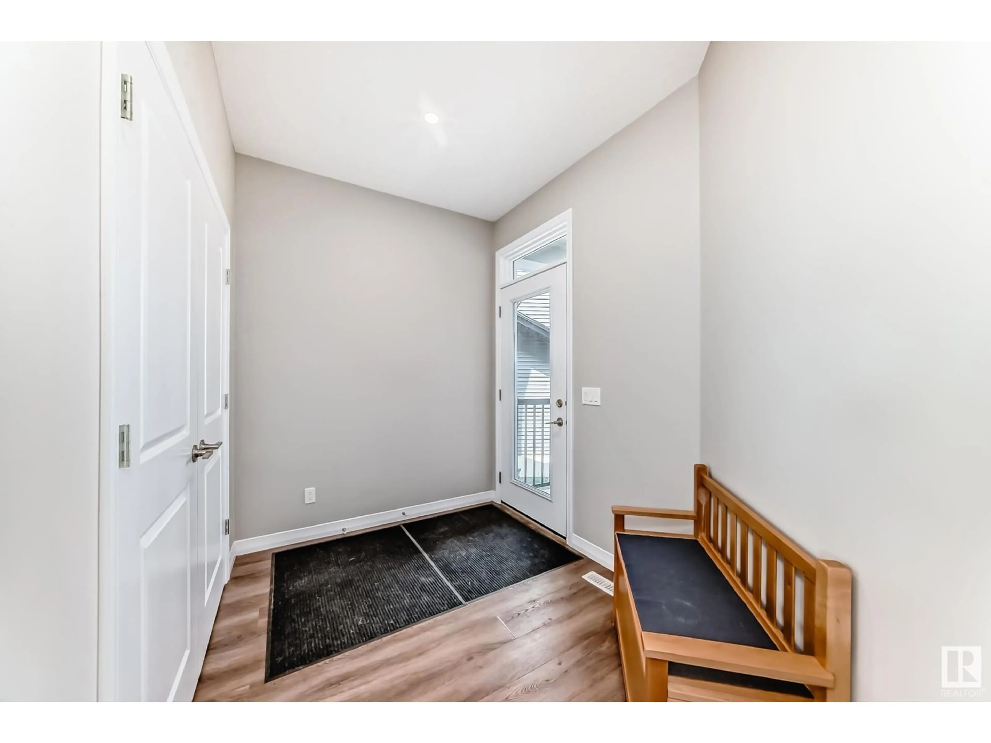 Indoor entryway for 9212 224 ST, Edmonton Alberta T5T7L9