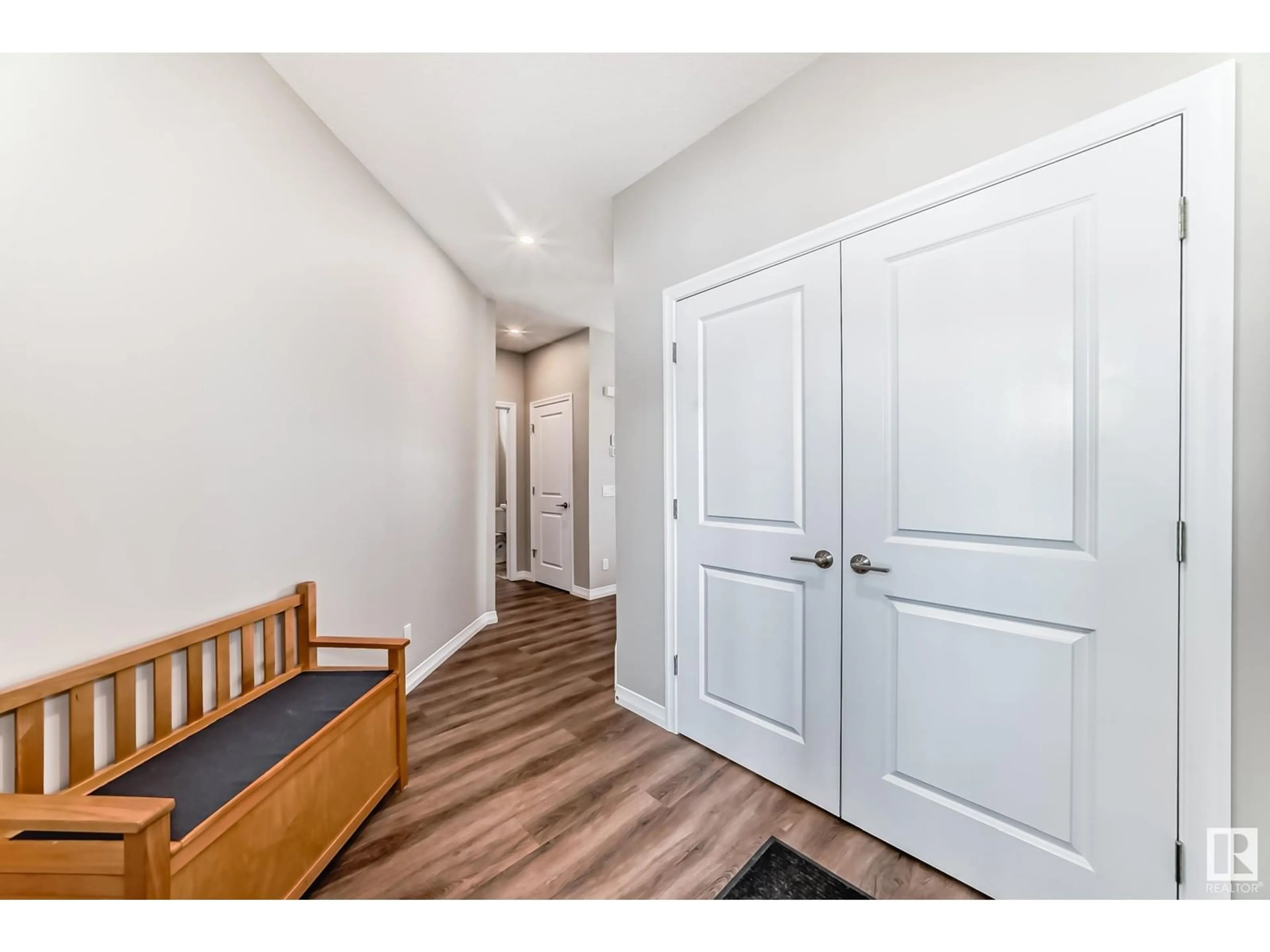 Indoor entryway for 9212 224 ST, Edmonton Alberta T5T7L9