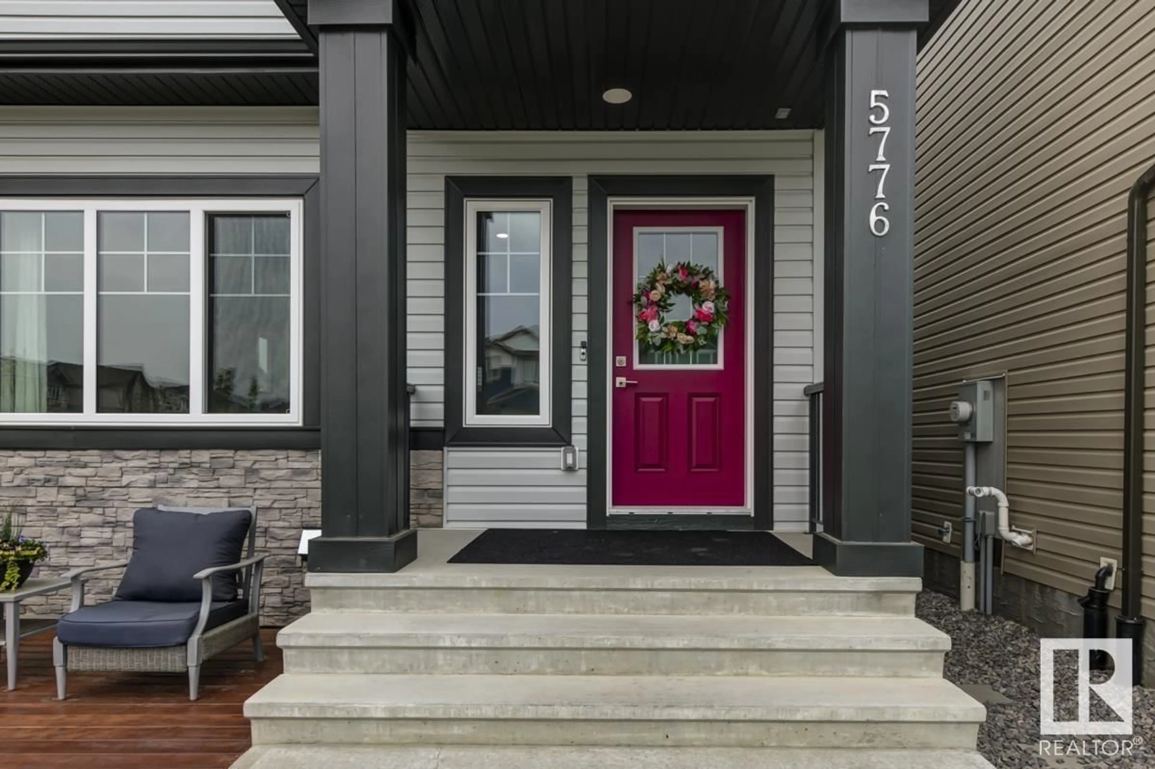 Indoor entryway for 5776 CAUTLEY CR, Edmonton Alberta T6W4X8
