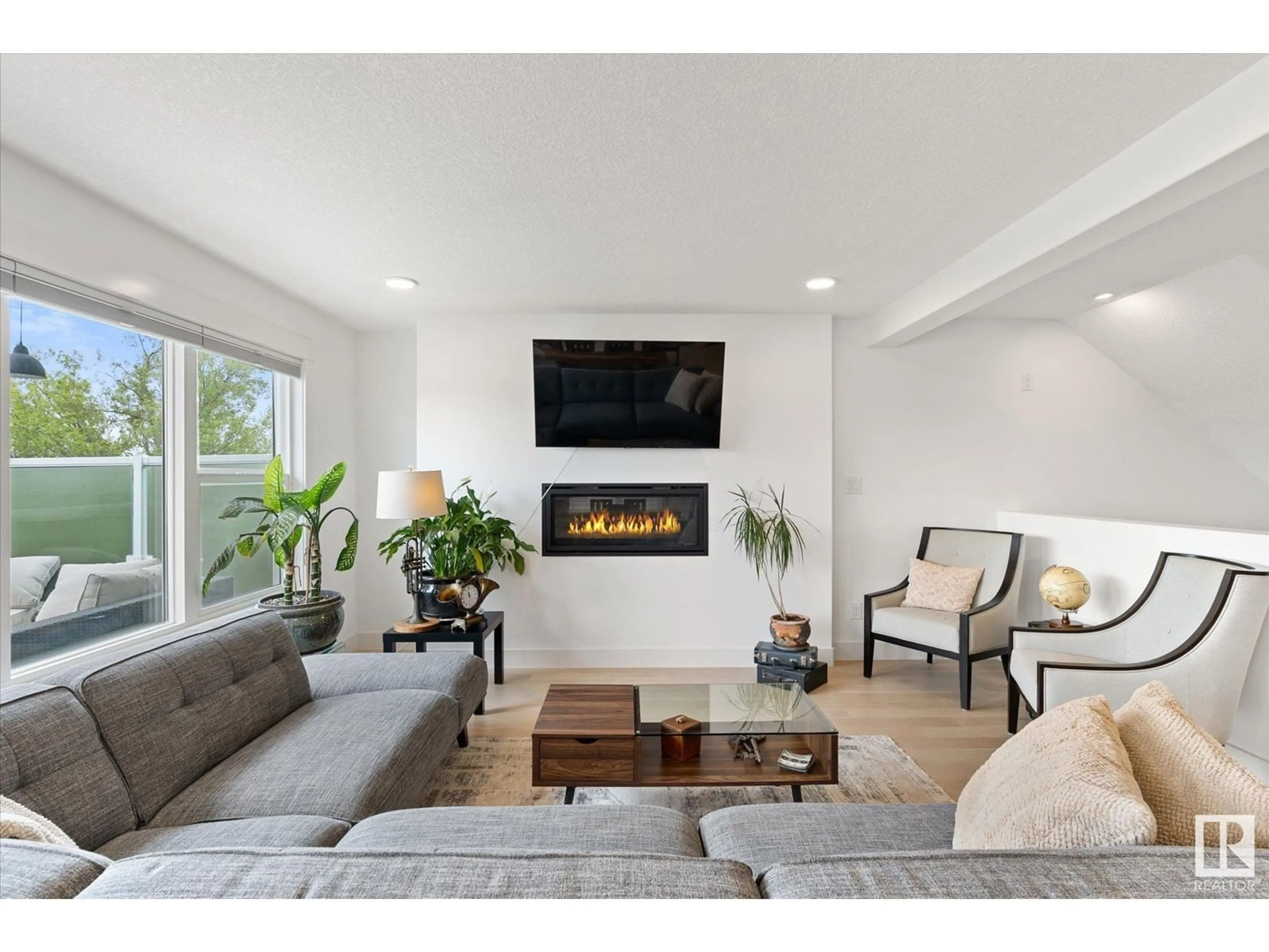 Living room with furniture, unknown for 8308 ROWLAND RD, Edmonton Alberta T6A3X1