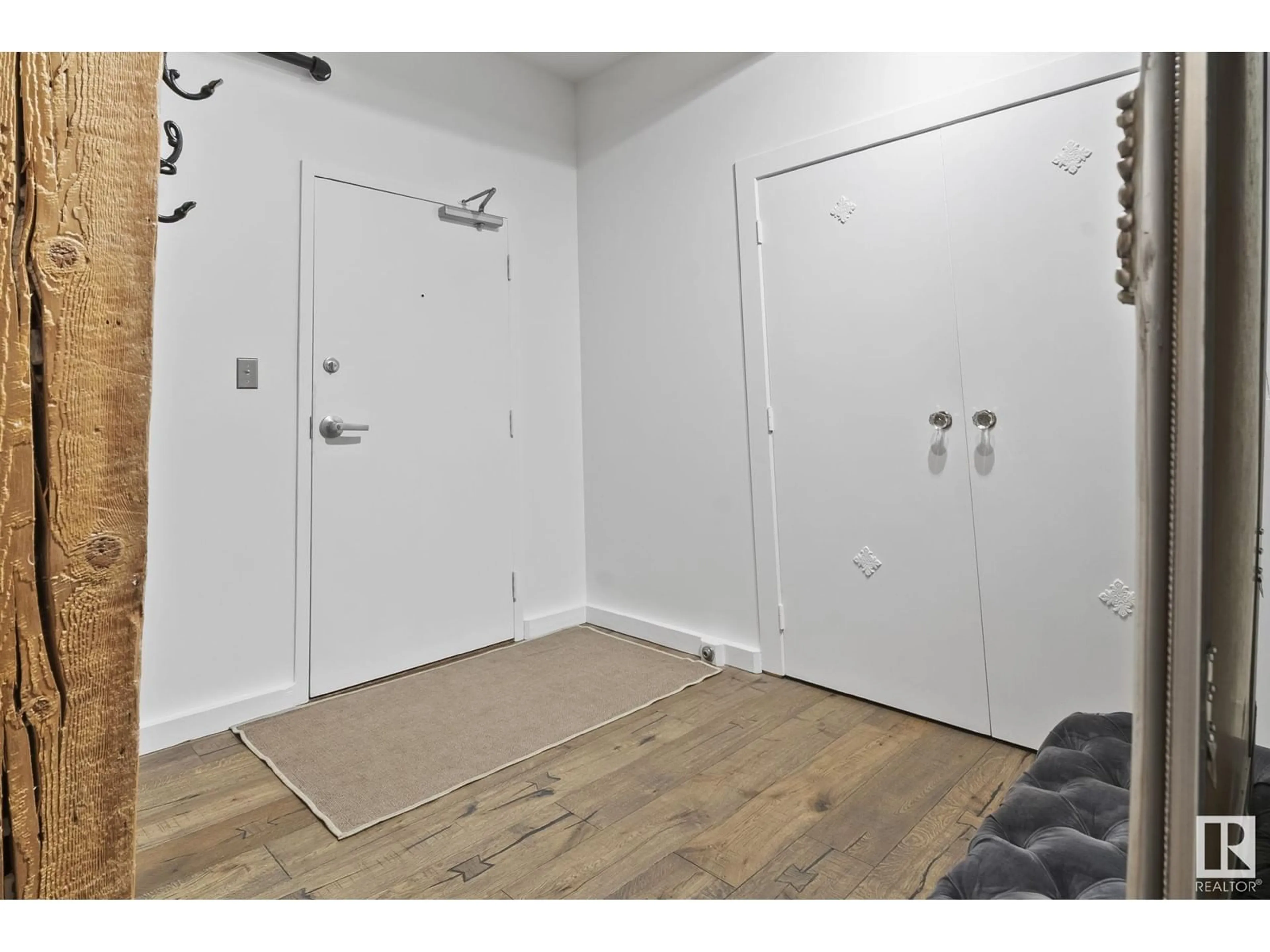 A pic of a room for 10169 - 308 104 ST, Edmonton Alberta T5J1A5