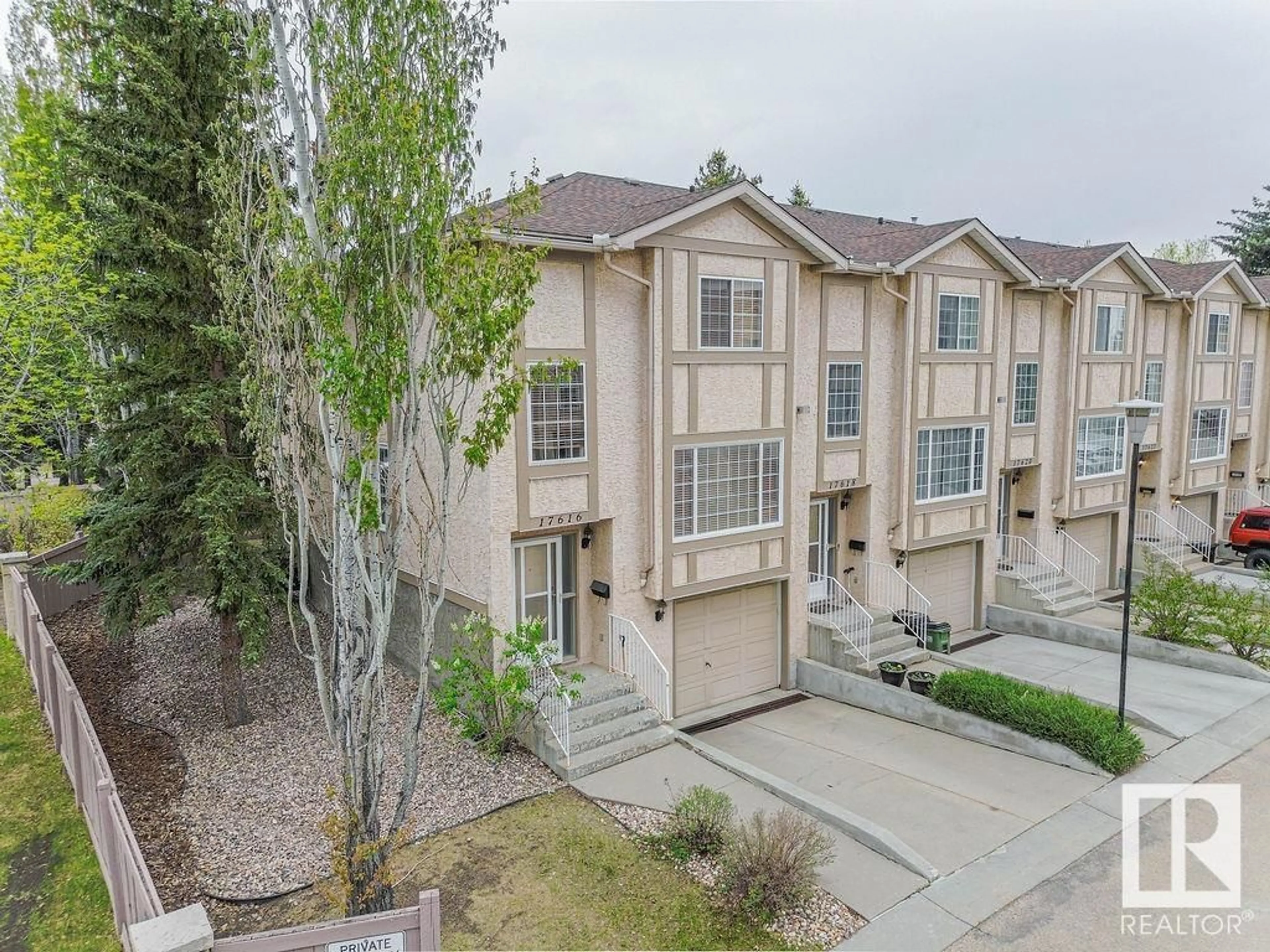 A pic from outside/outdoor area/front of a property/back of a property/a pic from drone, street for 17616 96 AV, Edmonton Alberta T5T6C2