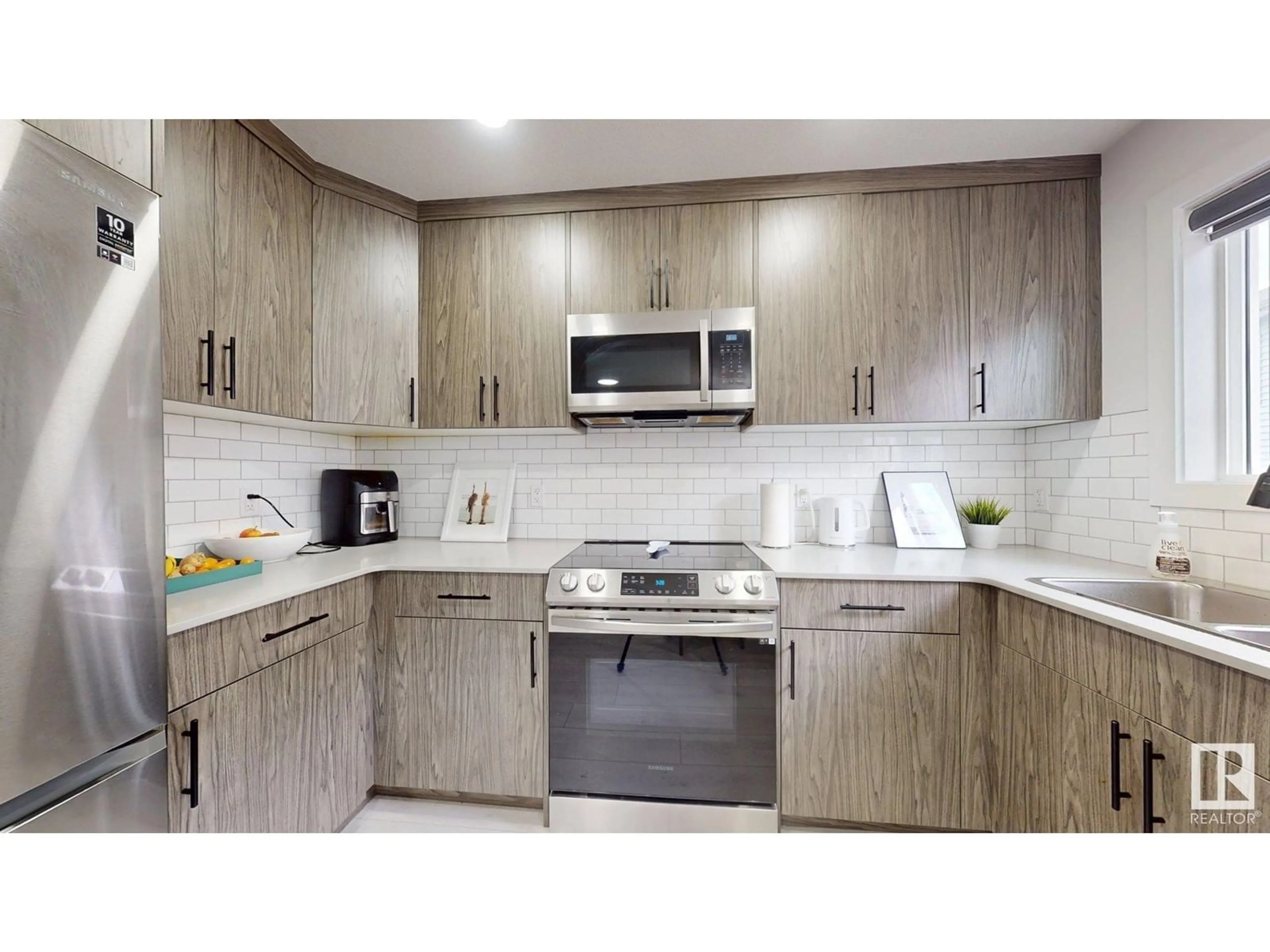Standard kitchen, unknown for CI SW - 1645 PLUM CIRCLE, Edmonton Alberta T6X2Y5