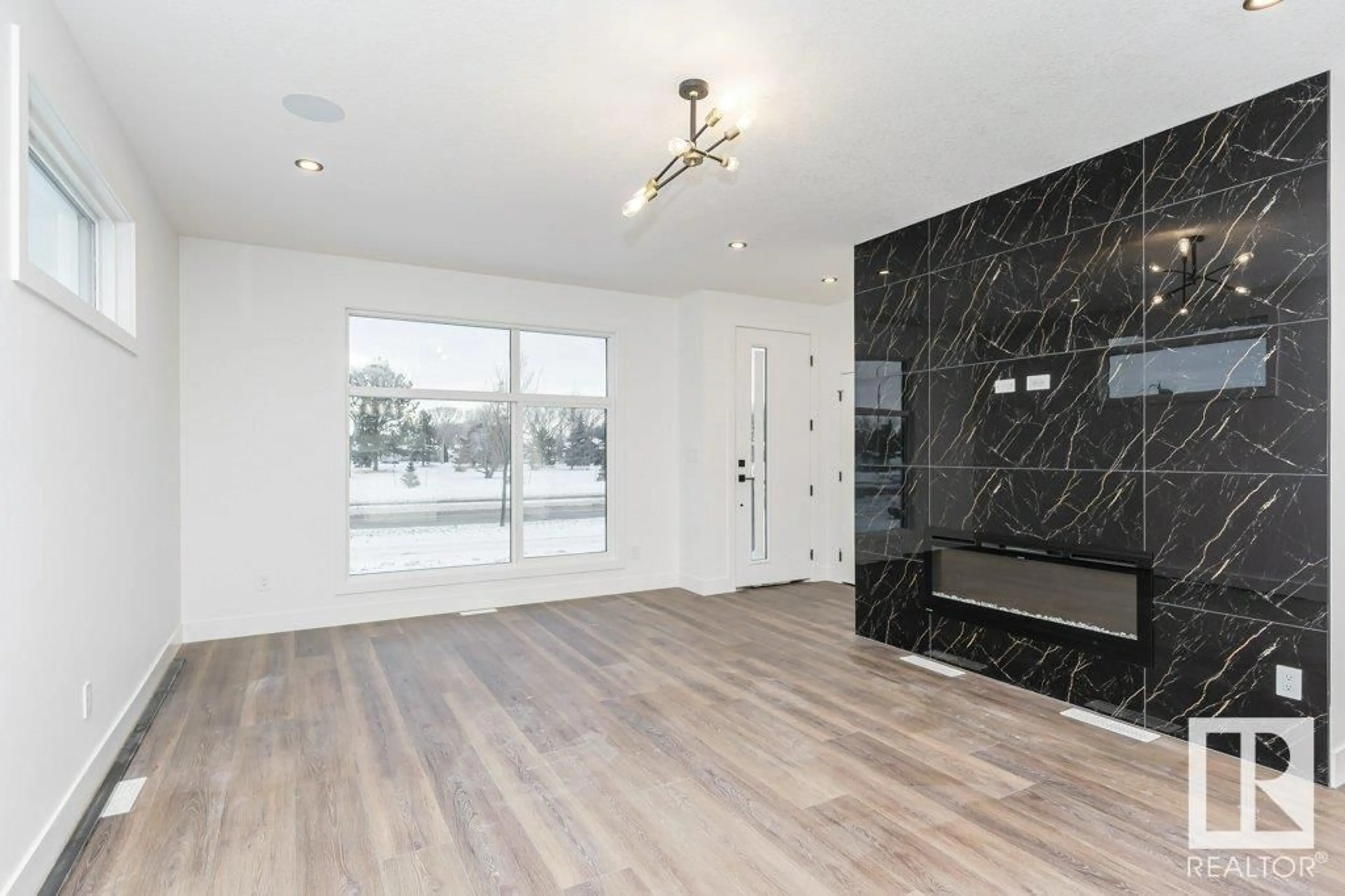 Unknown for 7607 98 AV, Edmonton Alberta T6A0B3