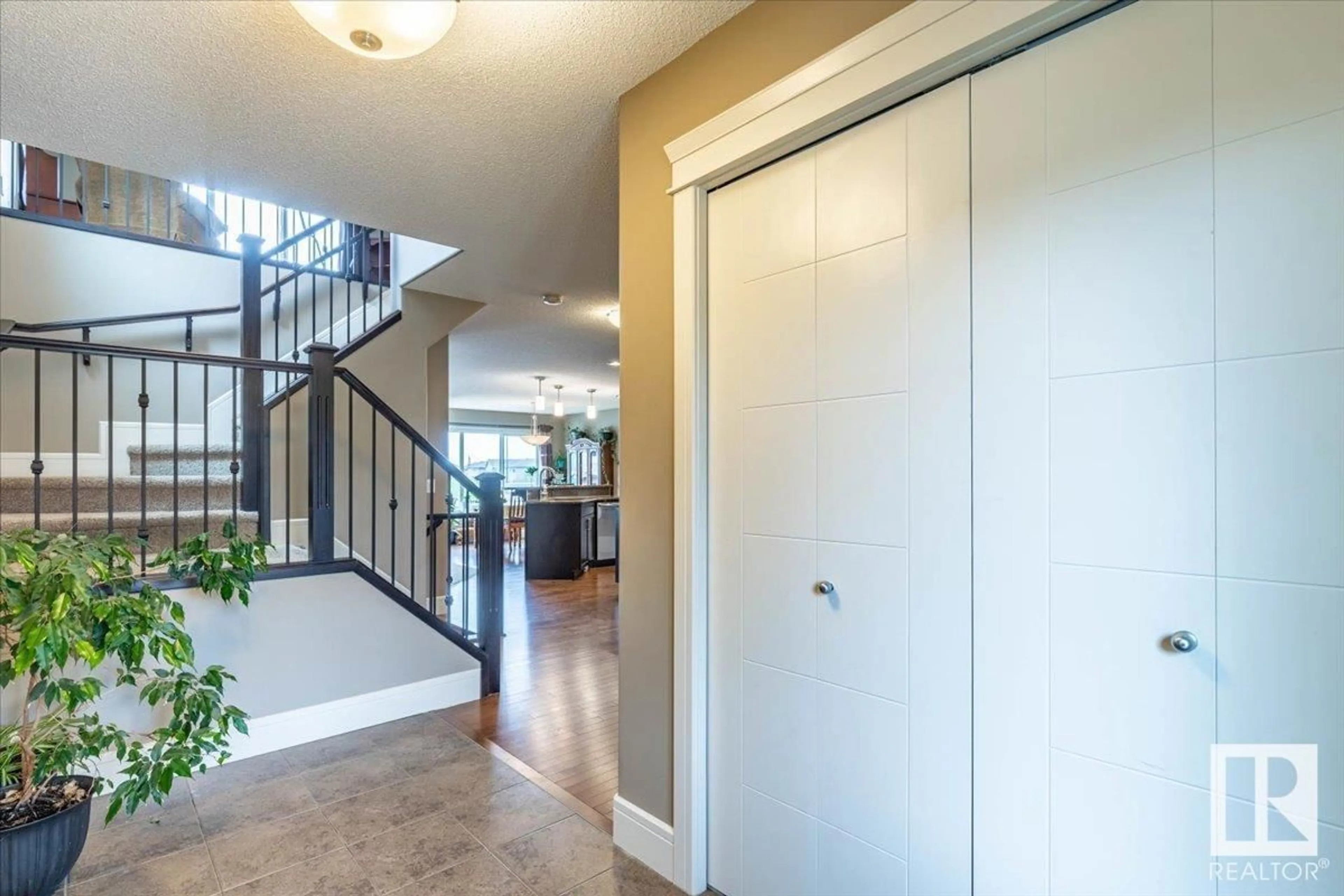 Indoor entryway for 1602 WESTERRA AV, Stony Plain Alberta T7Z0H2