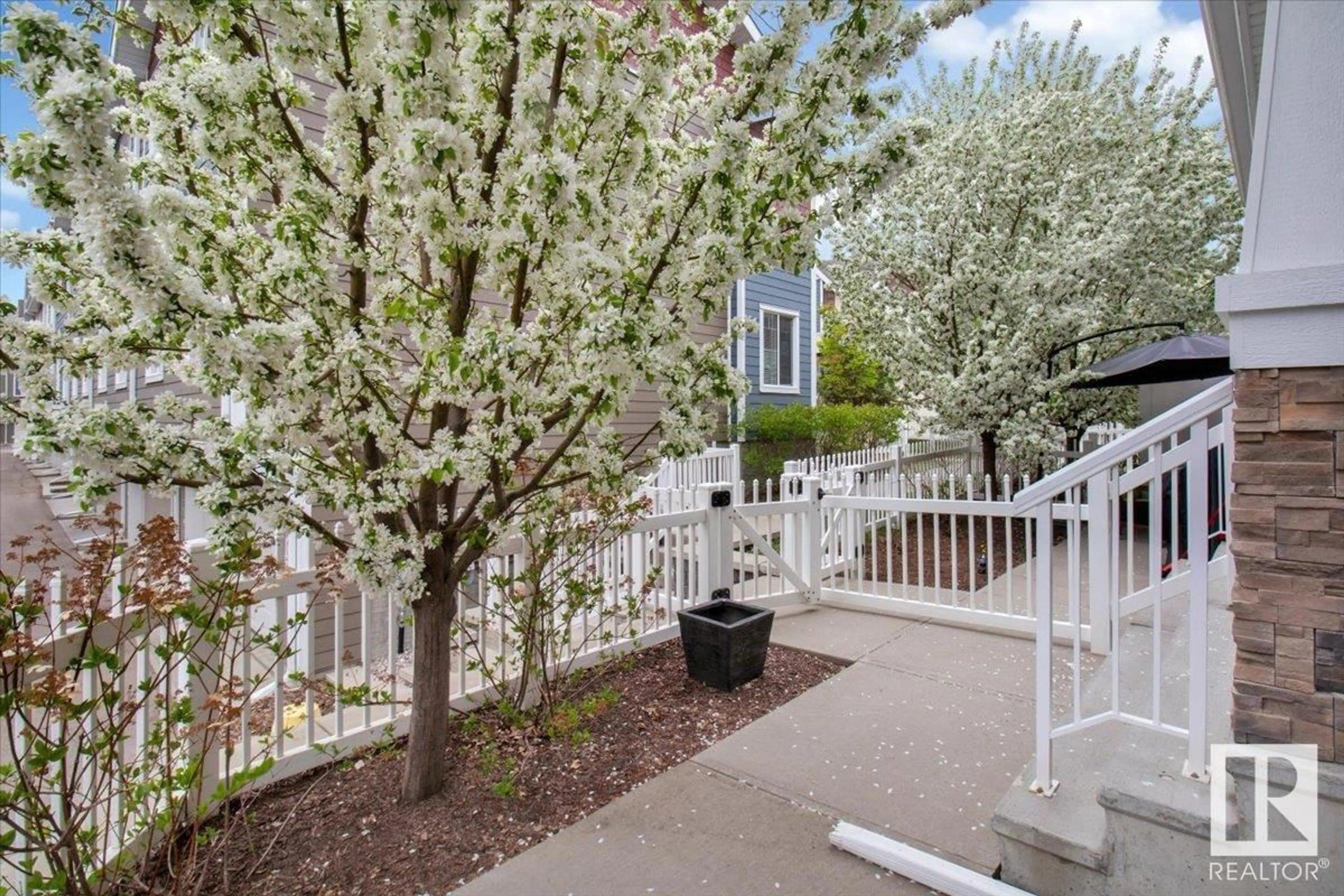 Patio, street for 67 2003 RABBIT HILL RD, Edmonton Alberta T6R0R7