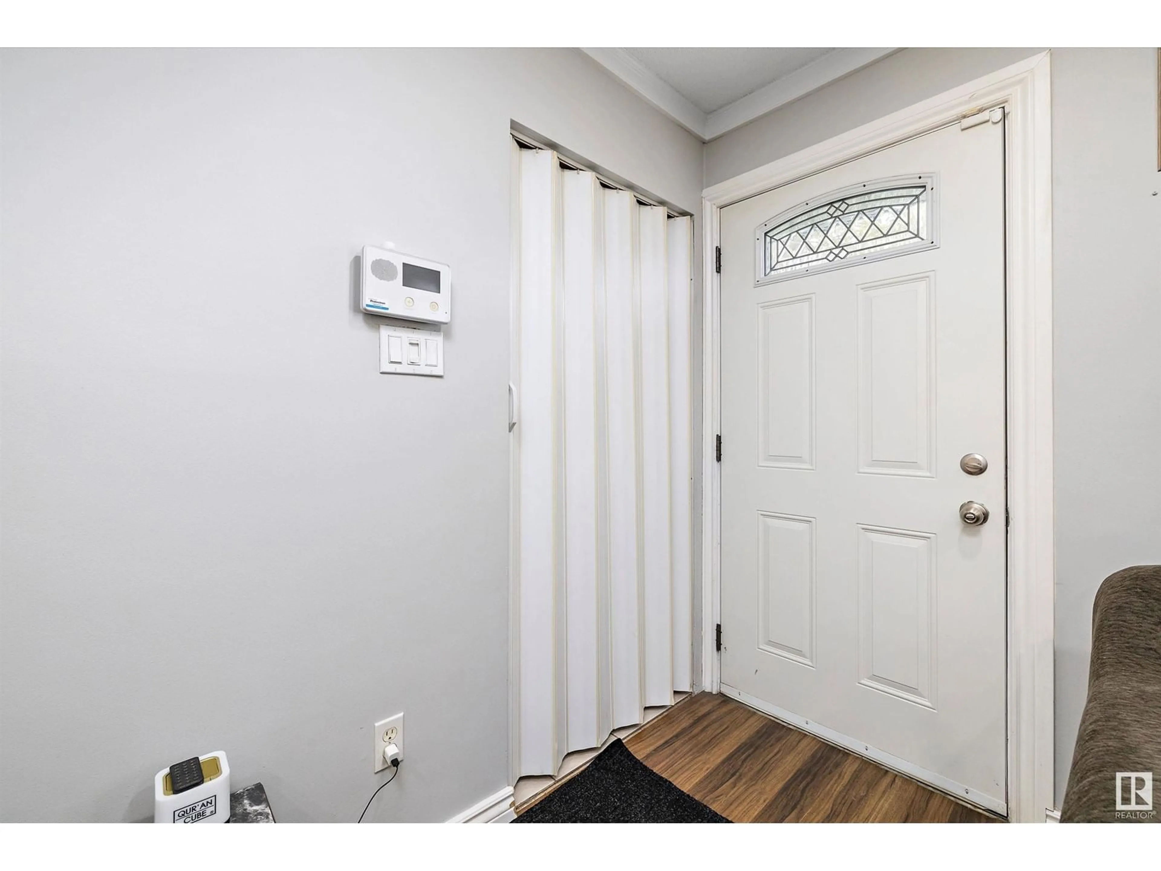 Indoor entryway for 11616 134 AV, Edmonton Alberta T5E1K9