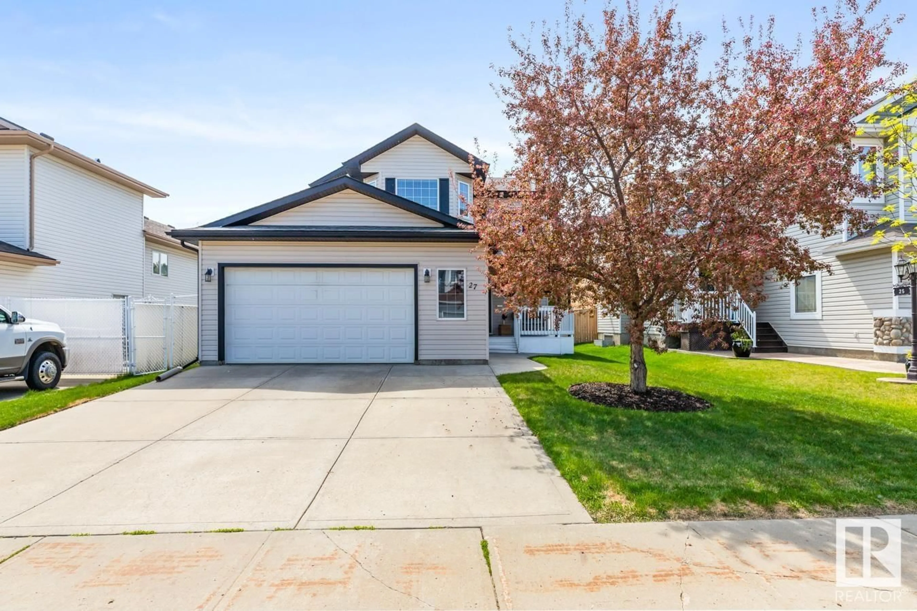 Home with vinyl exterior material, street for 27 DEER PARK BV, Spruce Grove Alberta T7X4M2