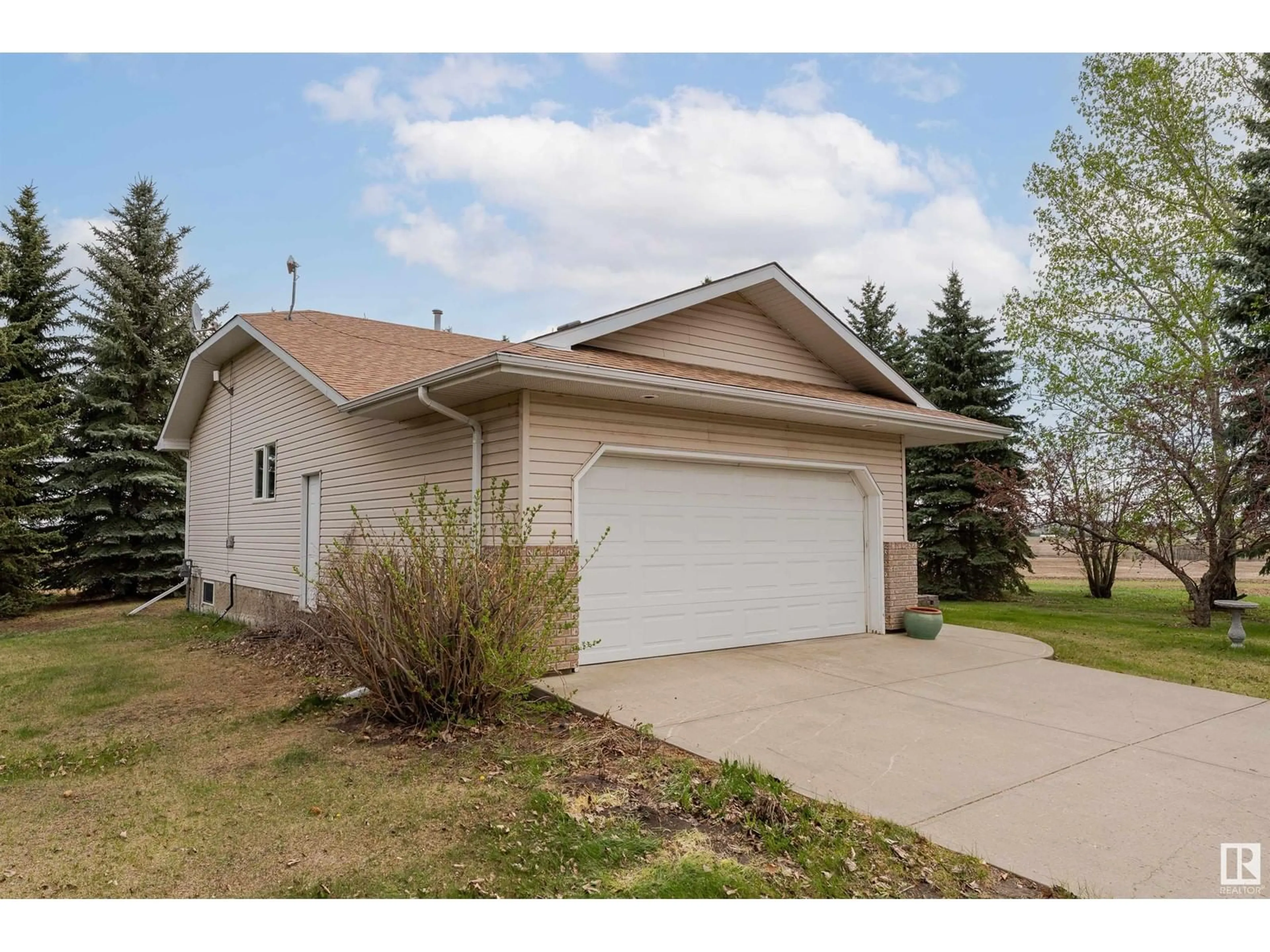 Home with vinyl exterior material, street for 53461 RGE ROAD 225, Rural Strathcona County Alberta T8A4V3