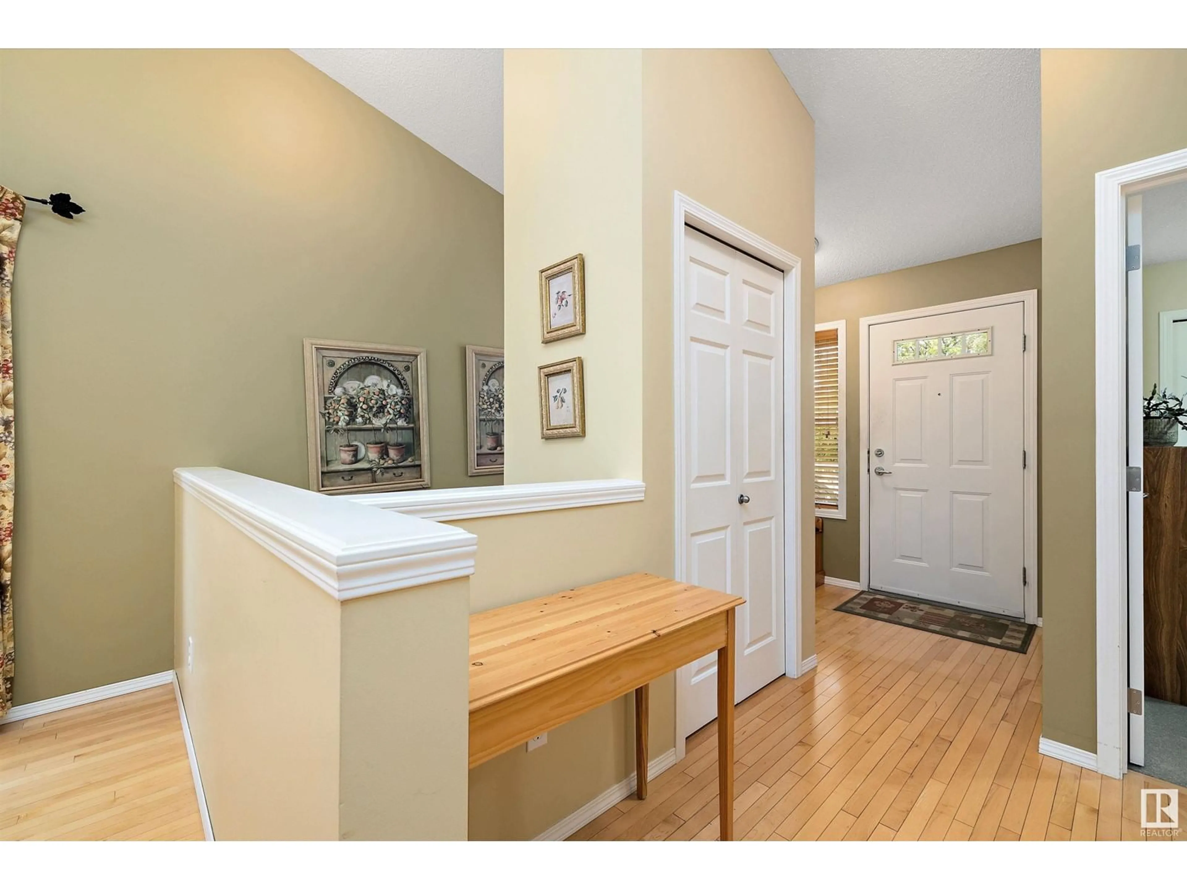 Indoor entryway for 47 CHRISTINA CO, Sherwood Park Alberta T8H2H4