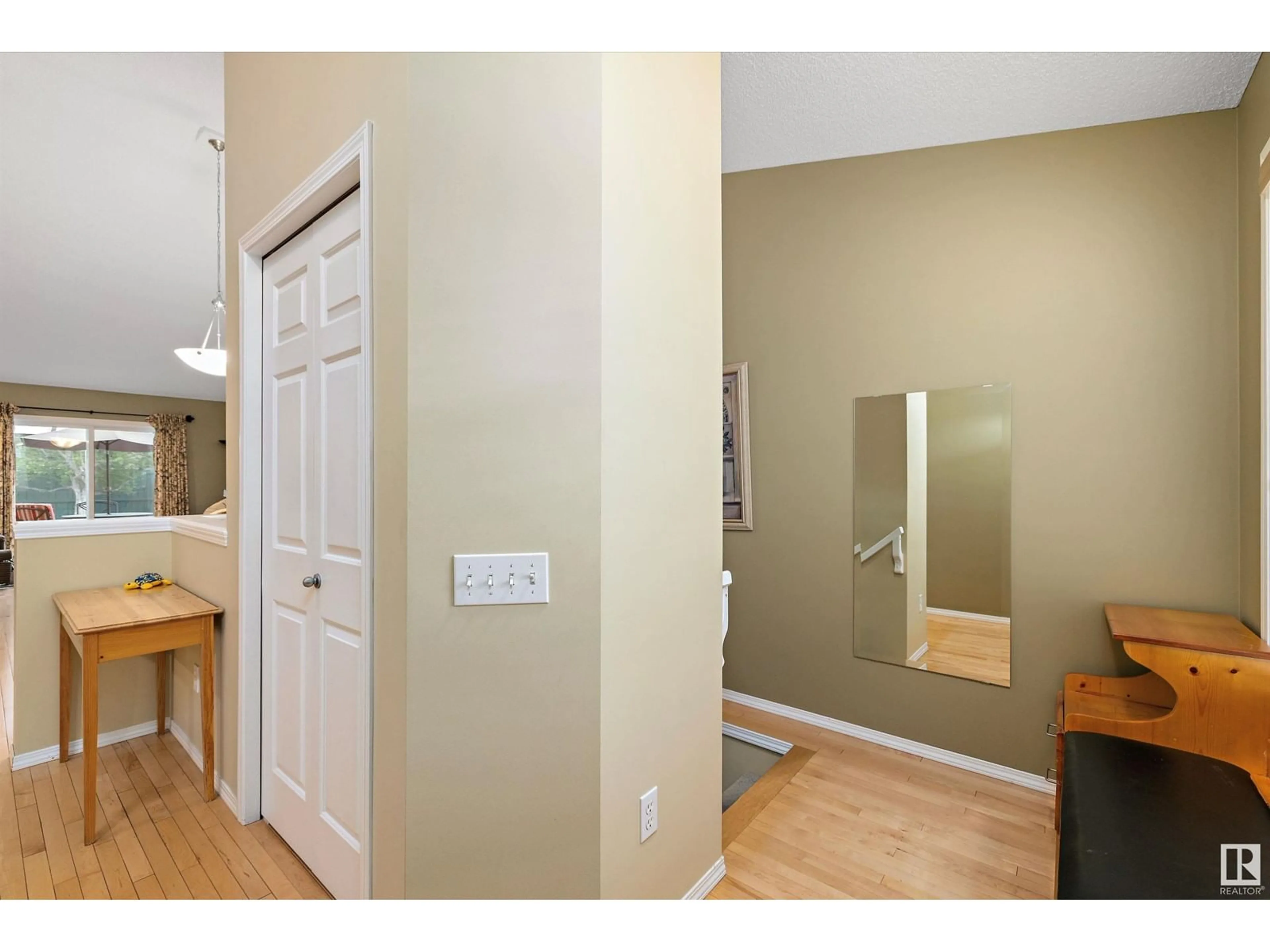 Indoor entryway for 47 CHRISTINA CO, Sherwood Park Alberta T8H2H4