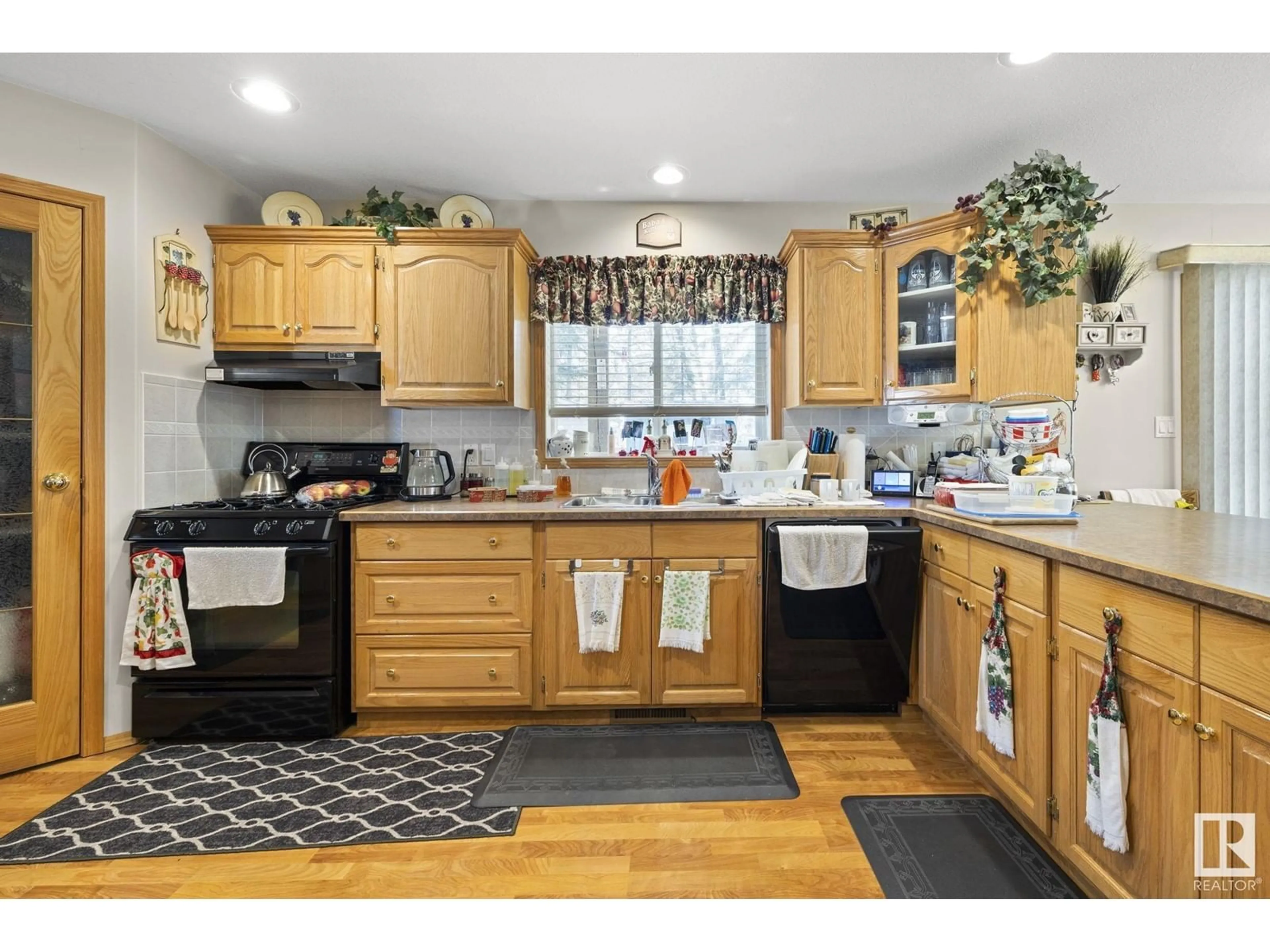 Standard kitchen, unknown for 60201 - 226 RNG RD, Rural St. Paul County Alberta T0A0N0